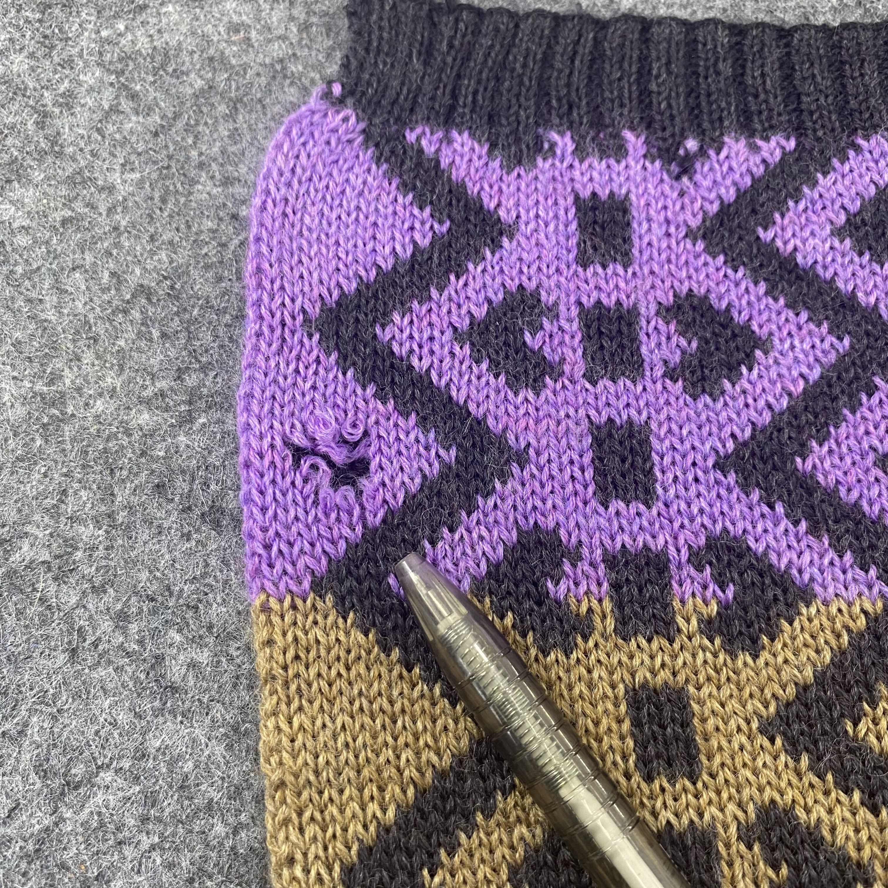 Designer Missing Tag Vivienne Westwood Scarf/Muffler/Neckwear-T1099 Size ONE SIZE - 8 Thumbnail