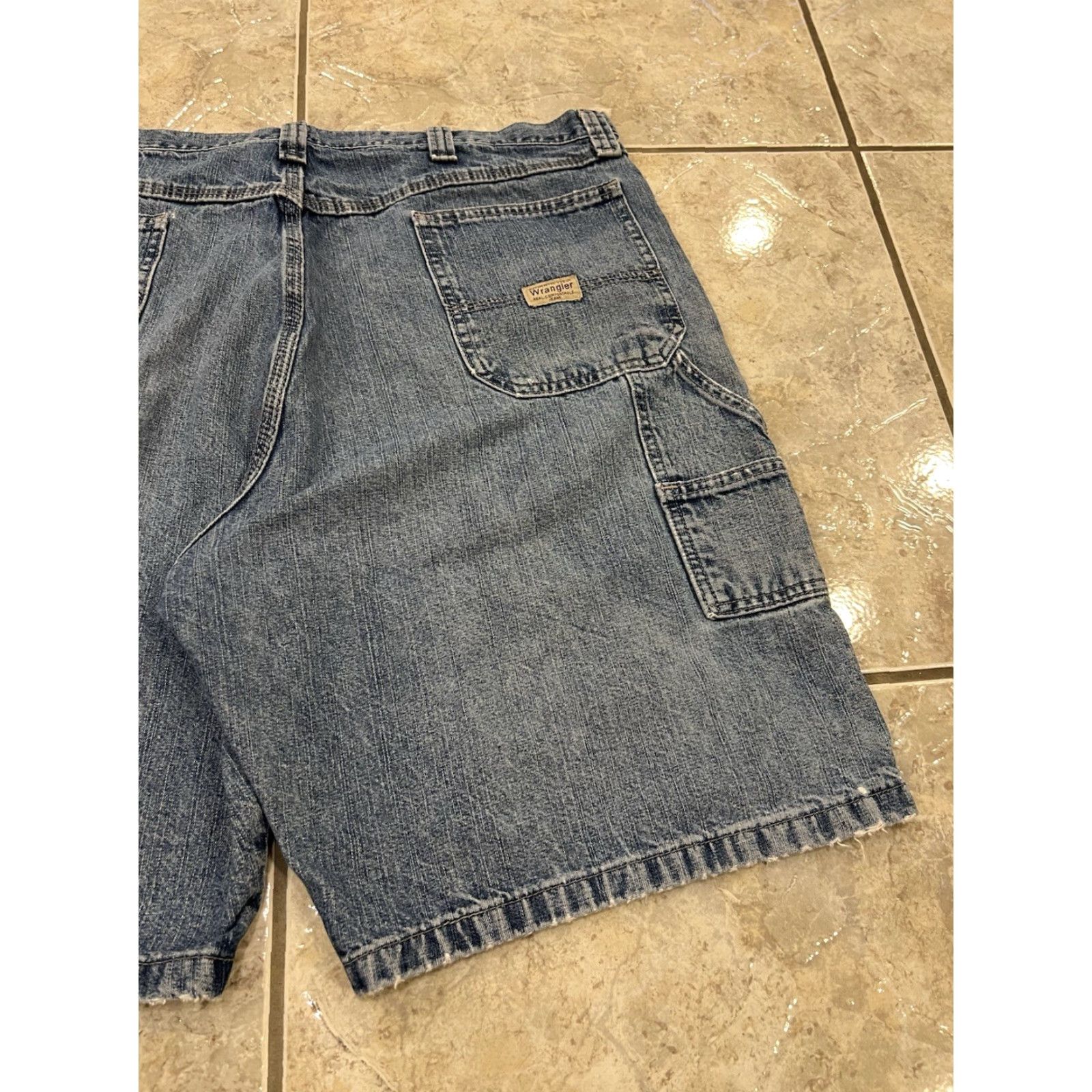 Wrangler VTG Wrangler Blue Denim Carpenter Jorts 40 Mens 10" Inseam Distressed 5-Pocket Jeans Shorts Workwear Grunge 90s Y2K Hip Hop Vintage Mens Denim Shorts Size US 40 / EU 56 - 5 Thumbnail