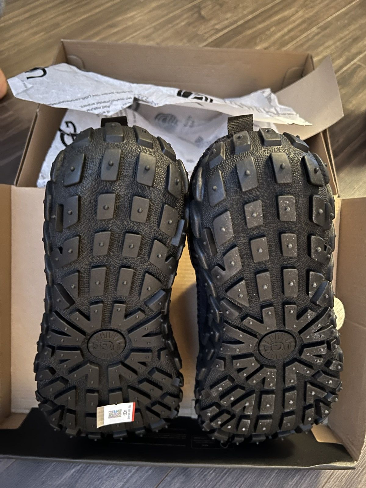 Ugg Ugg Venture Daze Black US M9/W10 Size US 9 / EU 42 - 6 Thumbnail