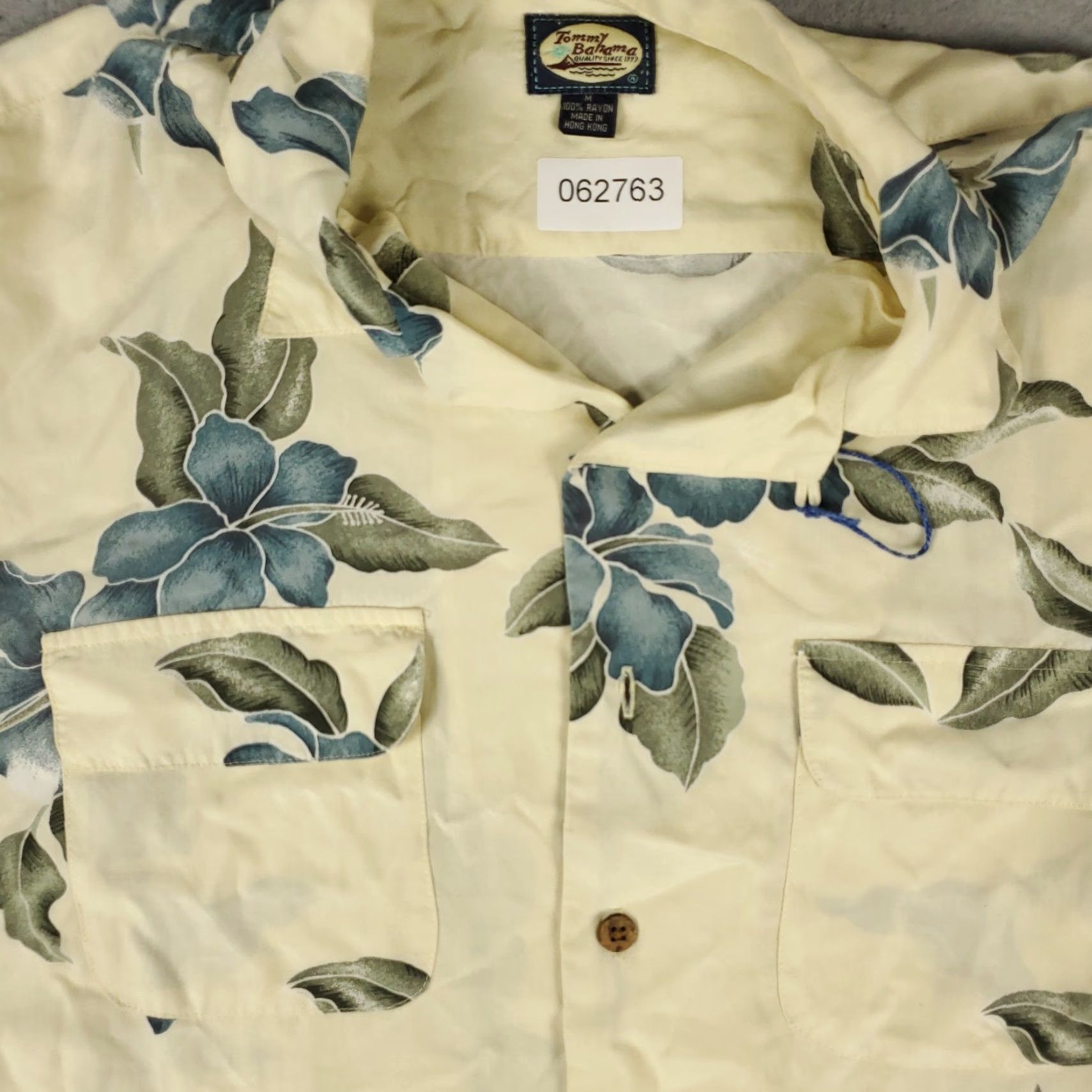 Tommy Bahama VINTAGE Tommy Bahama Shirt Mens Medium Ivory Floral Rayon Hawaiian Button Up Size US M / EU 48-50 / 2 - 2 Thumbnail