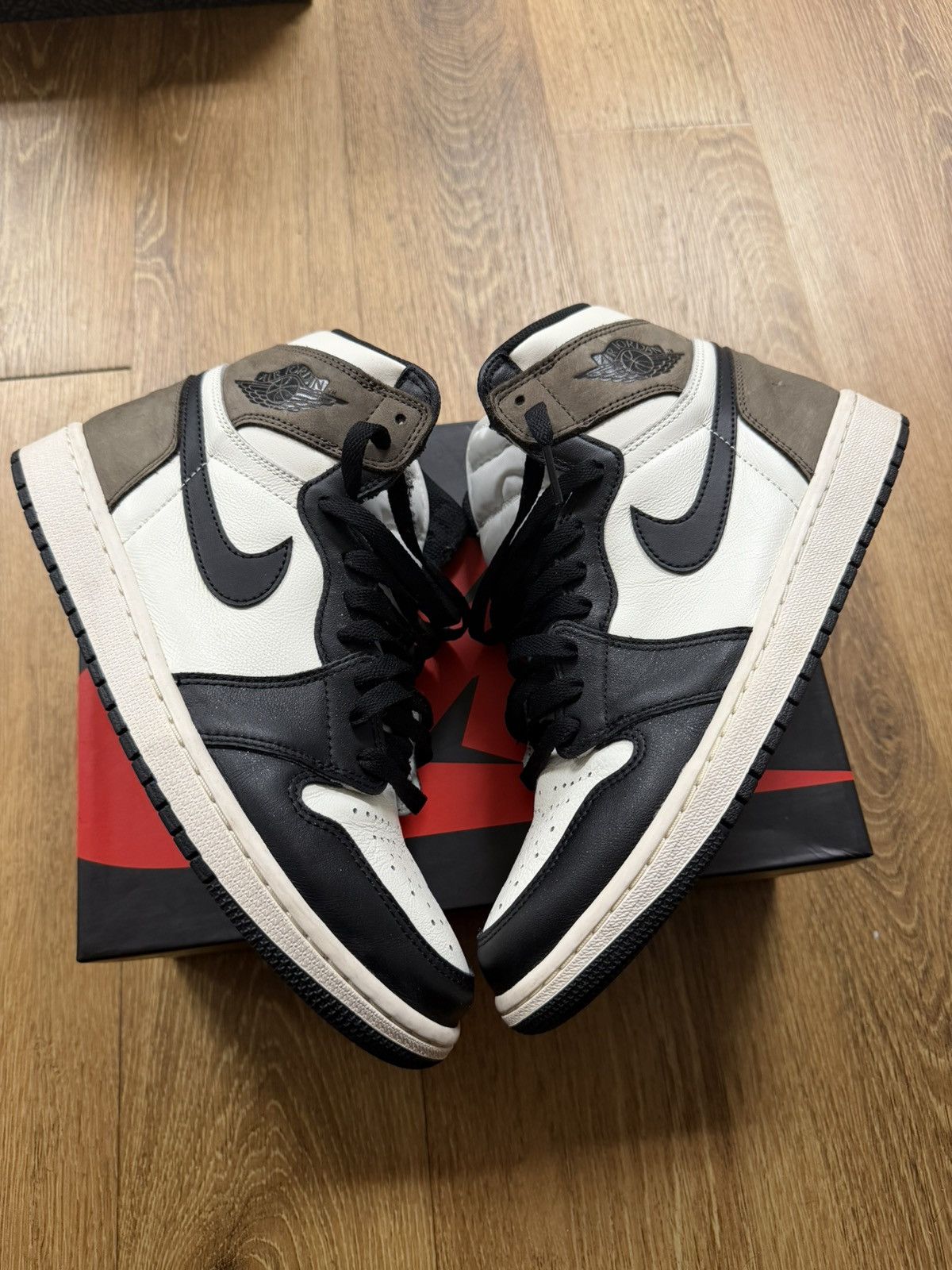 Jordan Brand Size 9 Mocha 1s worn once Size US 9 / EU 42 - 3 Thumbnail