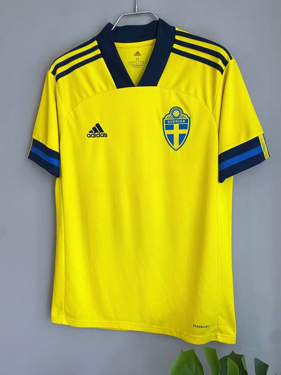 Adidas Sweden National Football Team 2021/22 Home Soccer Jersey, M Size US M / EU 48-50 / 2 - 2 Thumbnail
