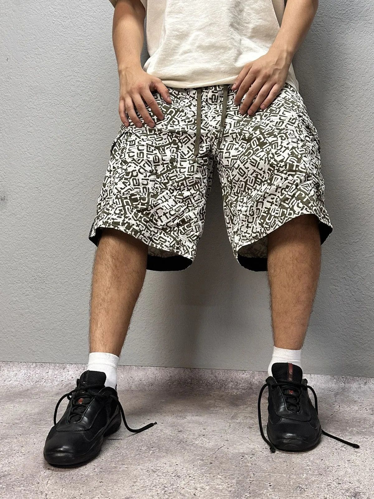 Carhartt Vintage Short Carhartt Y2K sk8 faded streetwear style Size US 34 / EU 50 - 1 Thumbnail