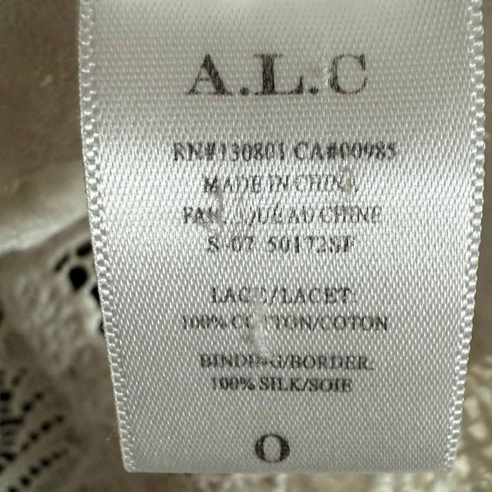 A.L.C. A.L.C. Talia Lace Cropped Top 0 Long Sleeves Buttoned Cuffs Size XS / US 0-2 / IT 36-38 - 17 Thumbnail