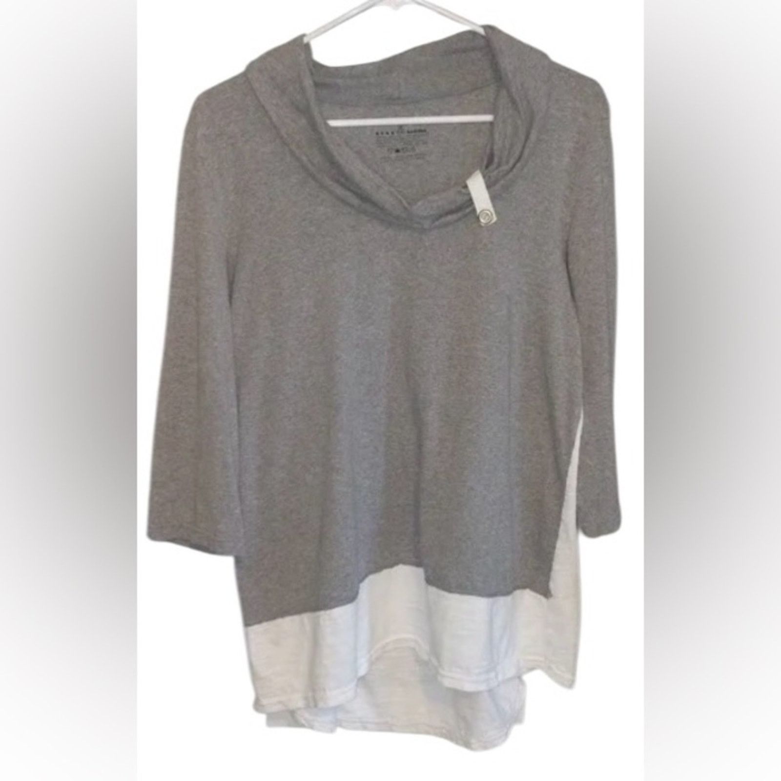The Unbranded Brand Neon Buddha Gray and White cowl neck top, size Large Size L / US 10 / IT 46 - 1 Thumbnail