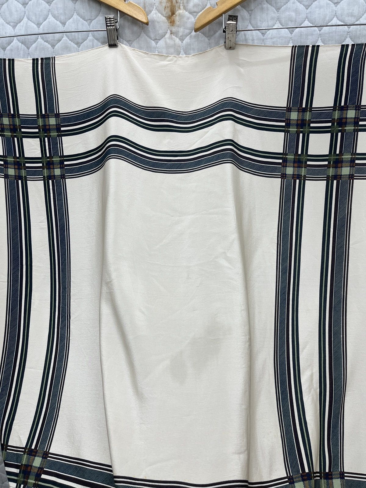 Yves Saint Laurent 🔥🔥🔥STEALS YVES SAINT LAURENT SILK SCARF Size ONE SIZE - 14 Thumbnail
