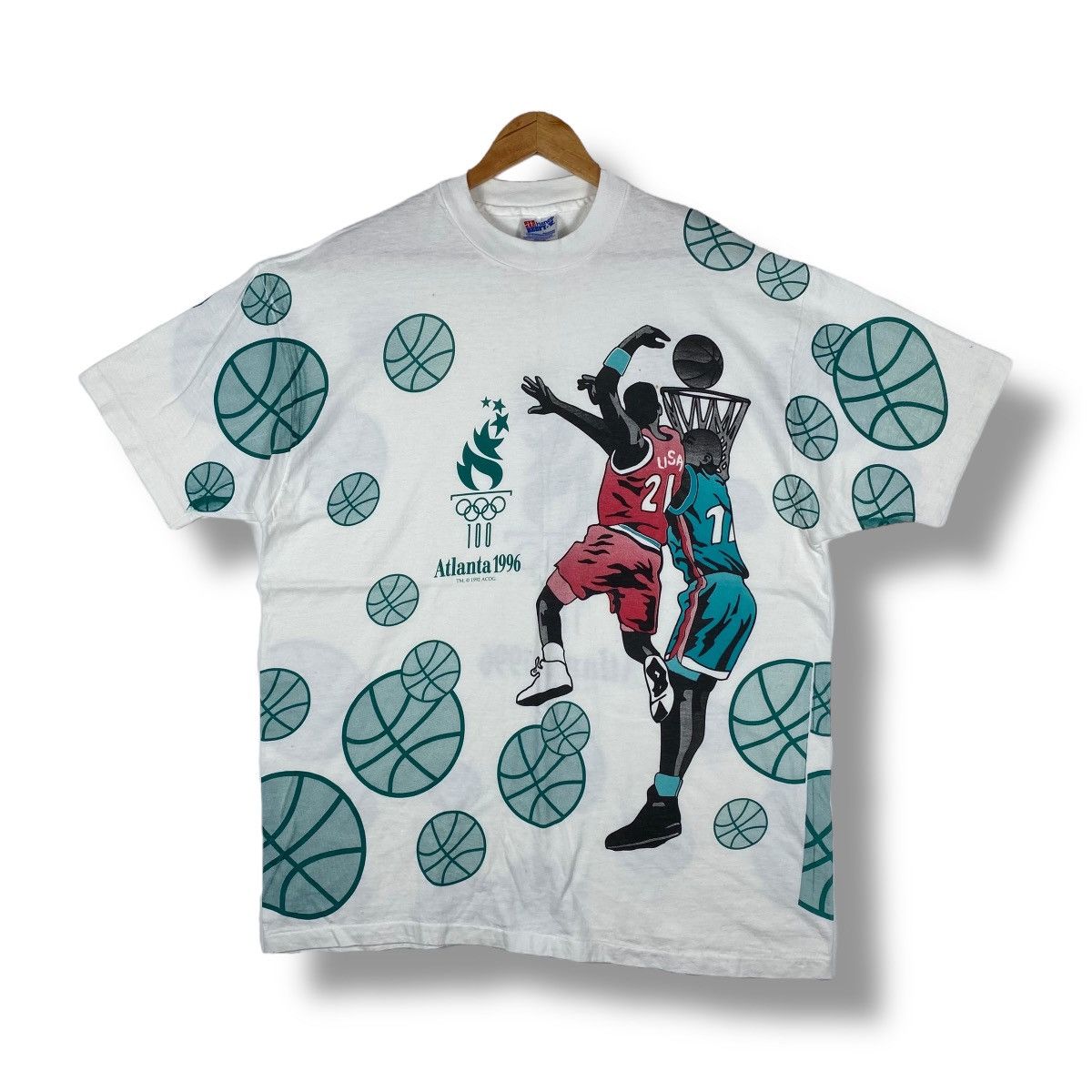 USA Olympics × Vintage Vintage 90's ATLANTA 1996 OLYMPICS Basketball Full Print Tee Size US XL / EU 56 / 4 - 1 Thumbnail