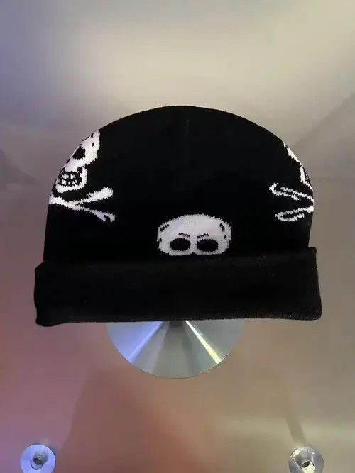 Other Y2K Skull Crossbone Beanie Size ONE SIZE - 2 Thumbnail