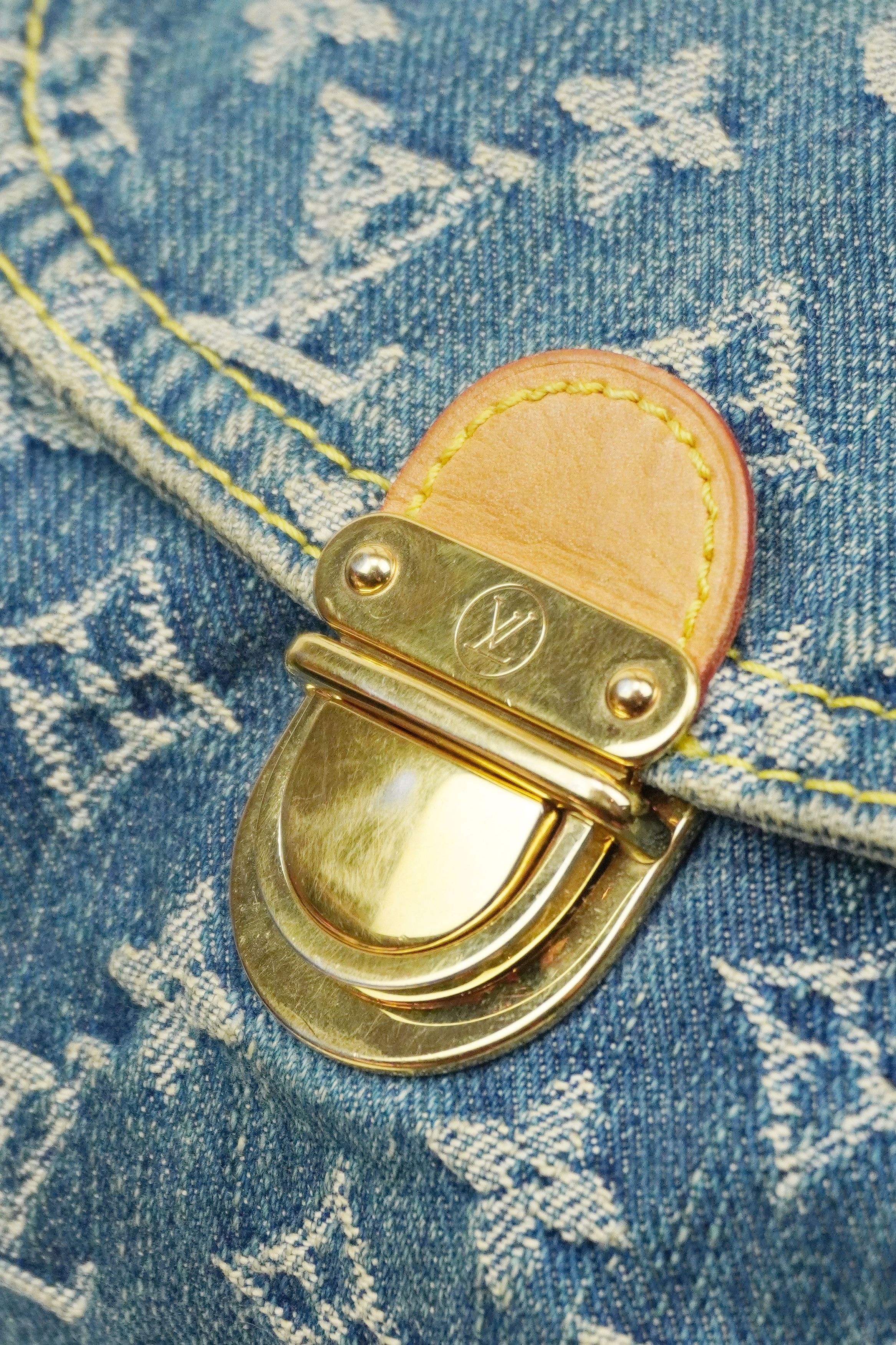 Louis Vuitton Louis Vuitton Denim Pleaty Shoulder Bag Size ONE SIZE - 8 Thumbnail