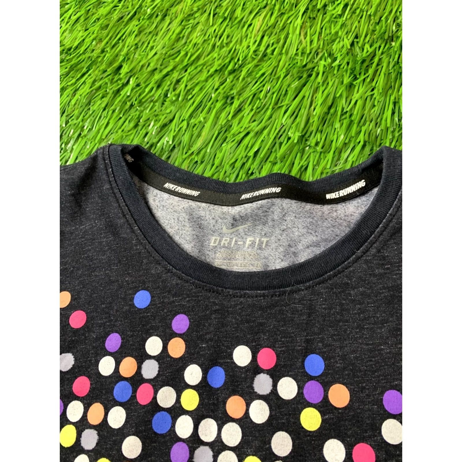 Nike Nike Dri-FIT Running Shirt Womens XS Black and Gray Jersey 2011 Nike Run Training Shirt Jersey Short Sleeve Size XS / US 0-2 / IT 36-38 - 4 Thumbnail
