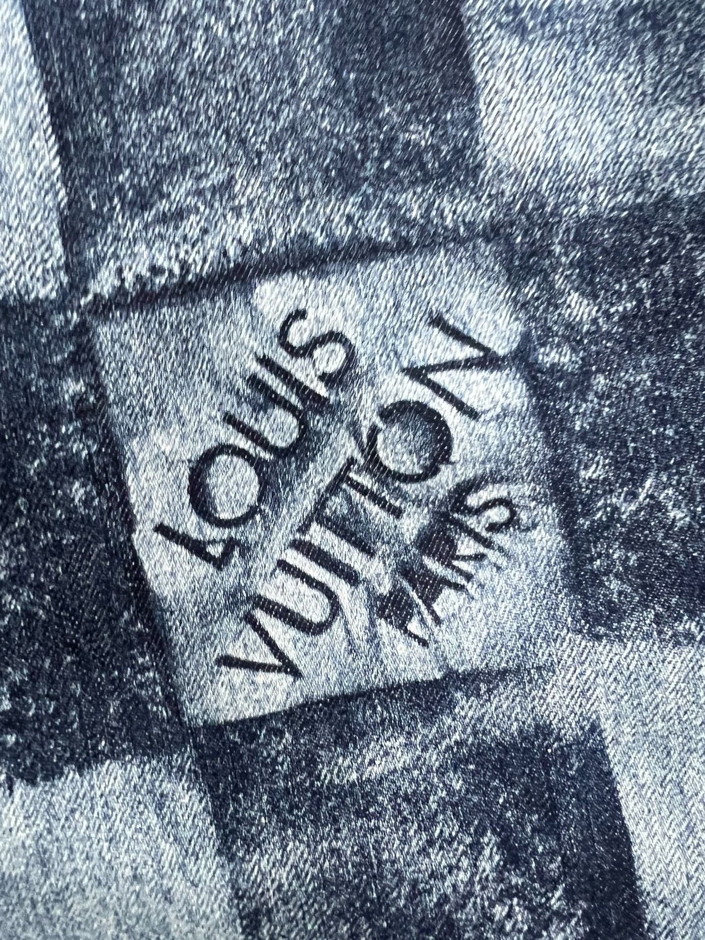 Louis Vuitton Louis Vuitton Checker Short Sleeve Denim Shirt Nextarrow-24 Size US S / EU 44-46 / 1 - 5 Thumbnail