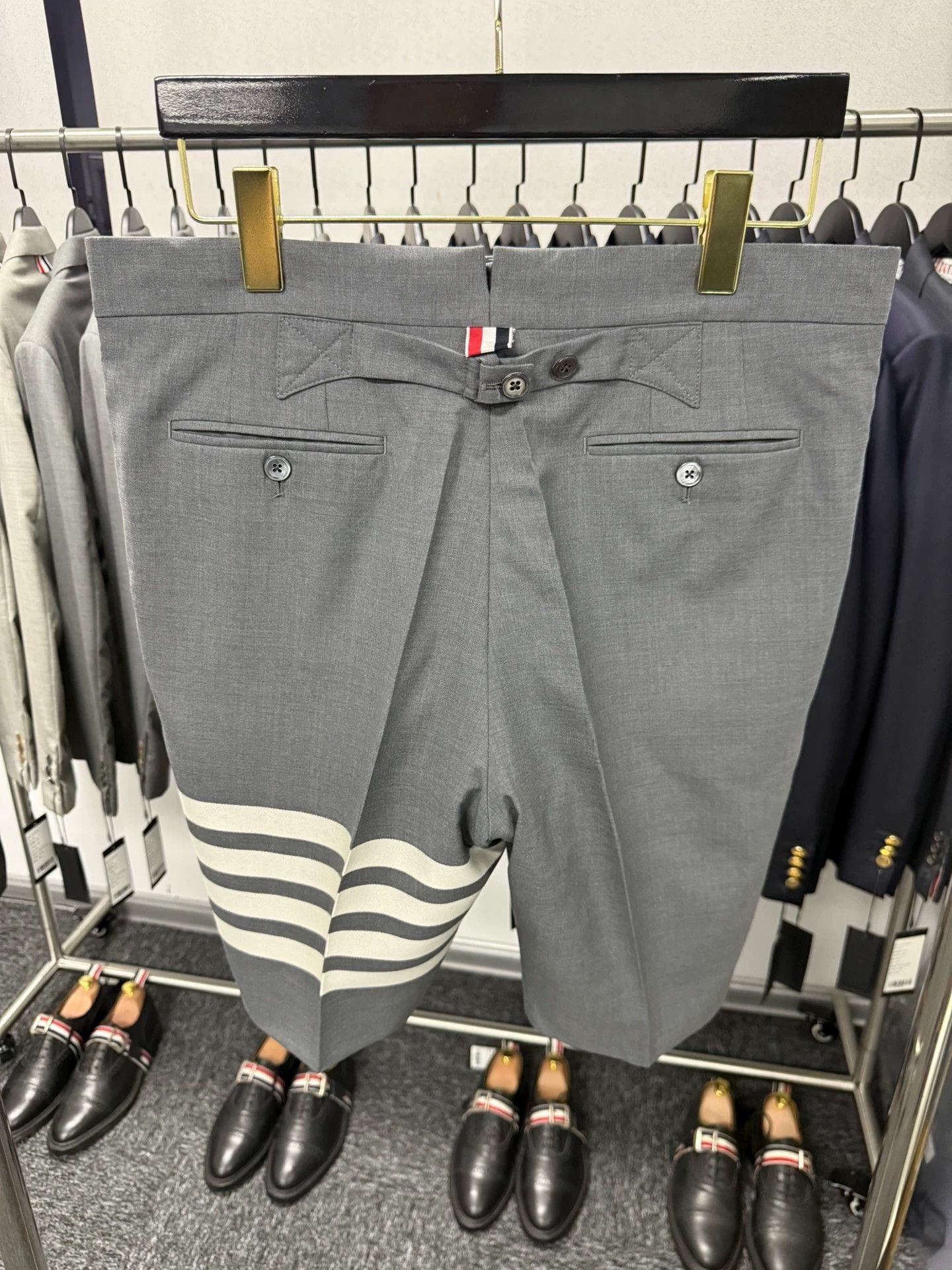 Thom Browne Thom Browne Mid Gray 4-Bar Wool Shorts Size 2 Size US 32 / EU 48 - 2 Thumbnail