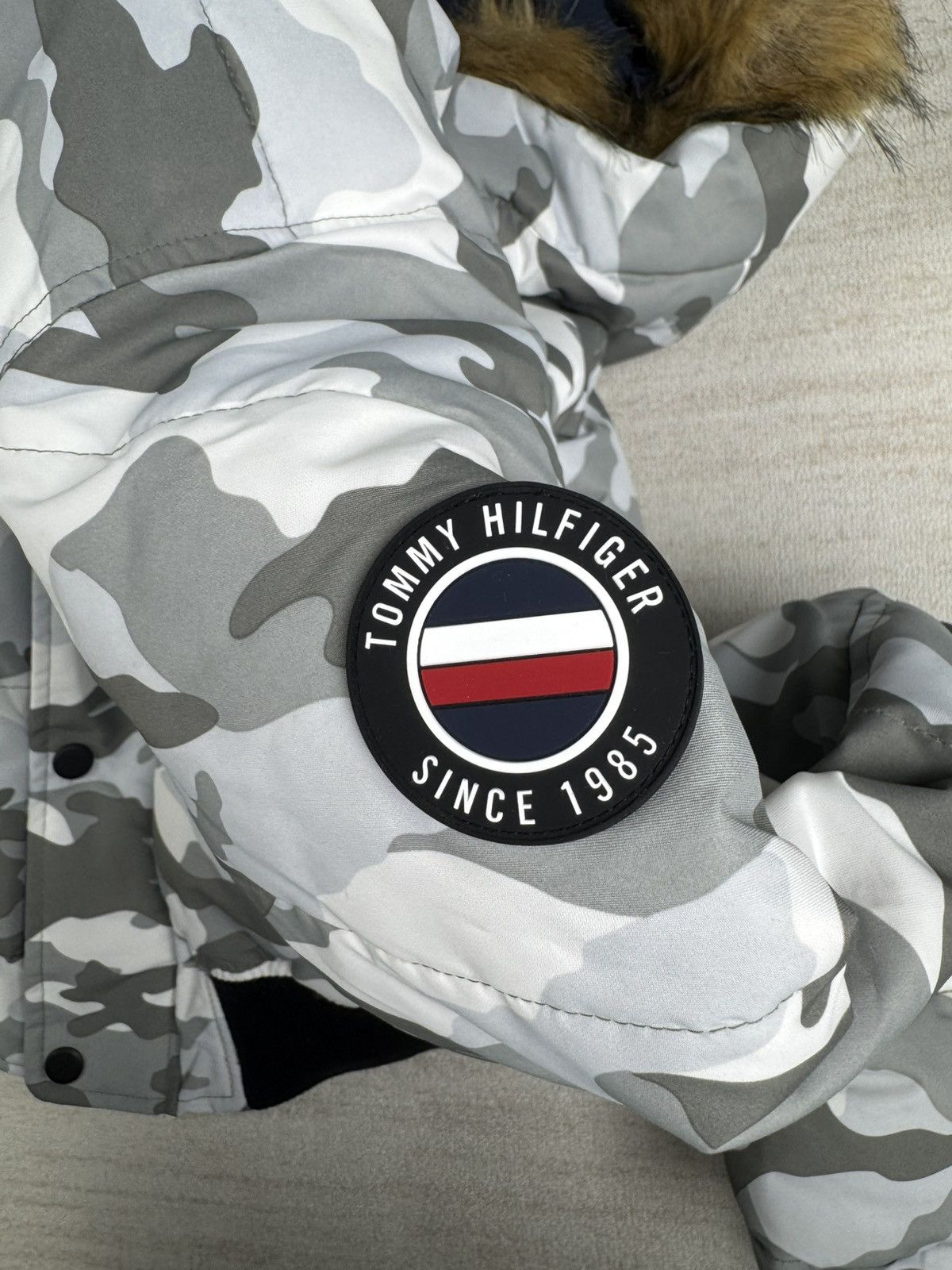 Tommy Hilfiger Snow camo puffer Size US M / EU 48-50 / 2 - 3 Thumbnail