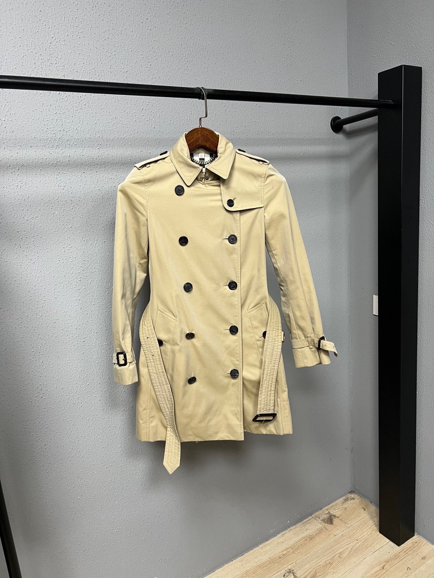 Burberry Burberry Kensington Double-Breasted Check Trench Size M / US 6-8 / IT 42-44 - 1 Thumbnail