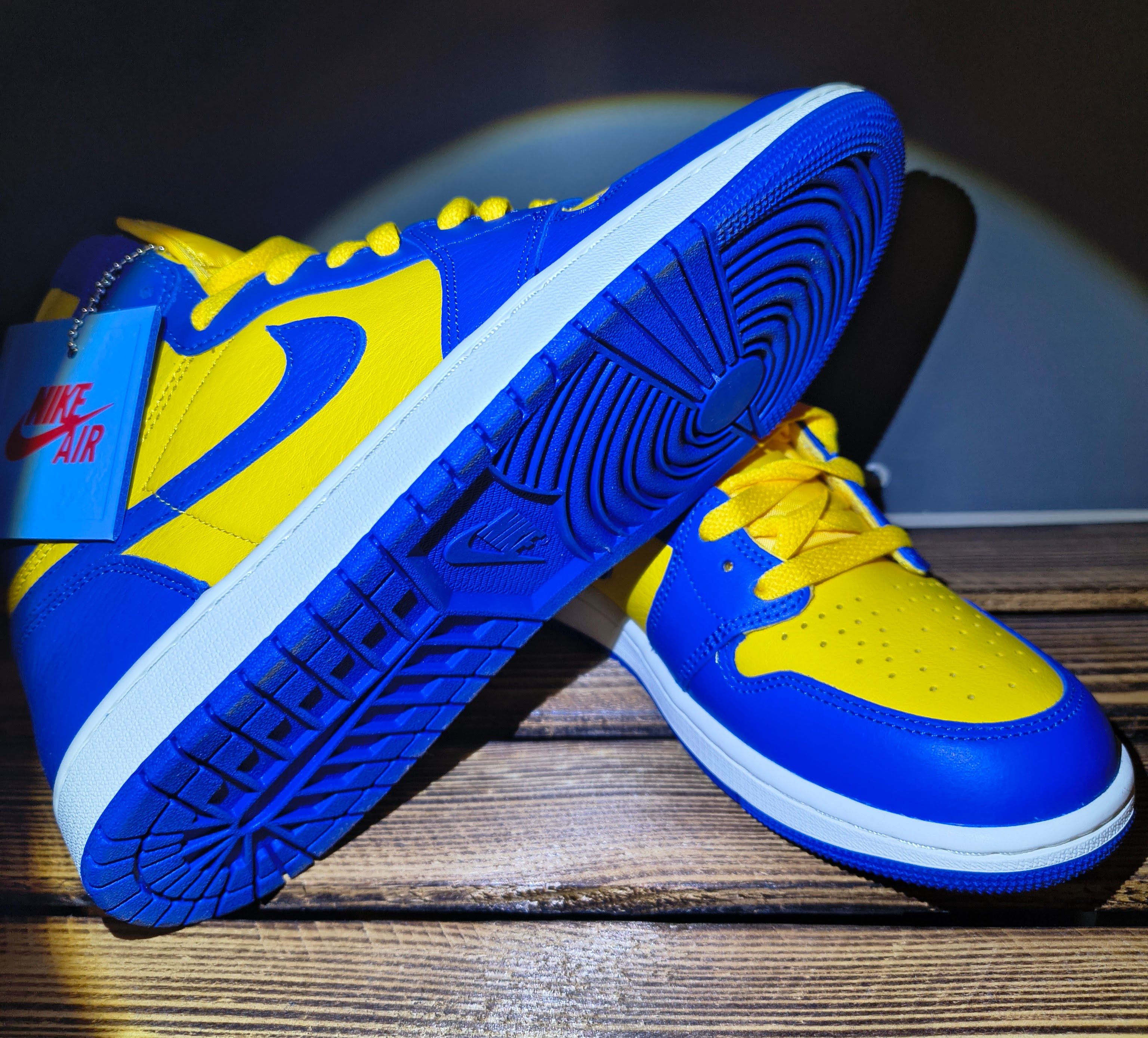 Nike Nike Women's Air Jordan 1 Retro High OG "Reverse Laney" - DS Size US 9.5 / IT 39.5 - 4 Thumbnail