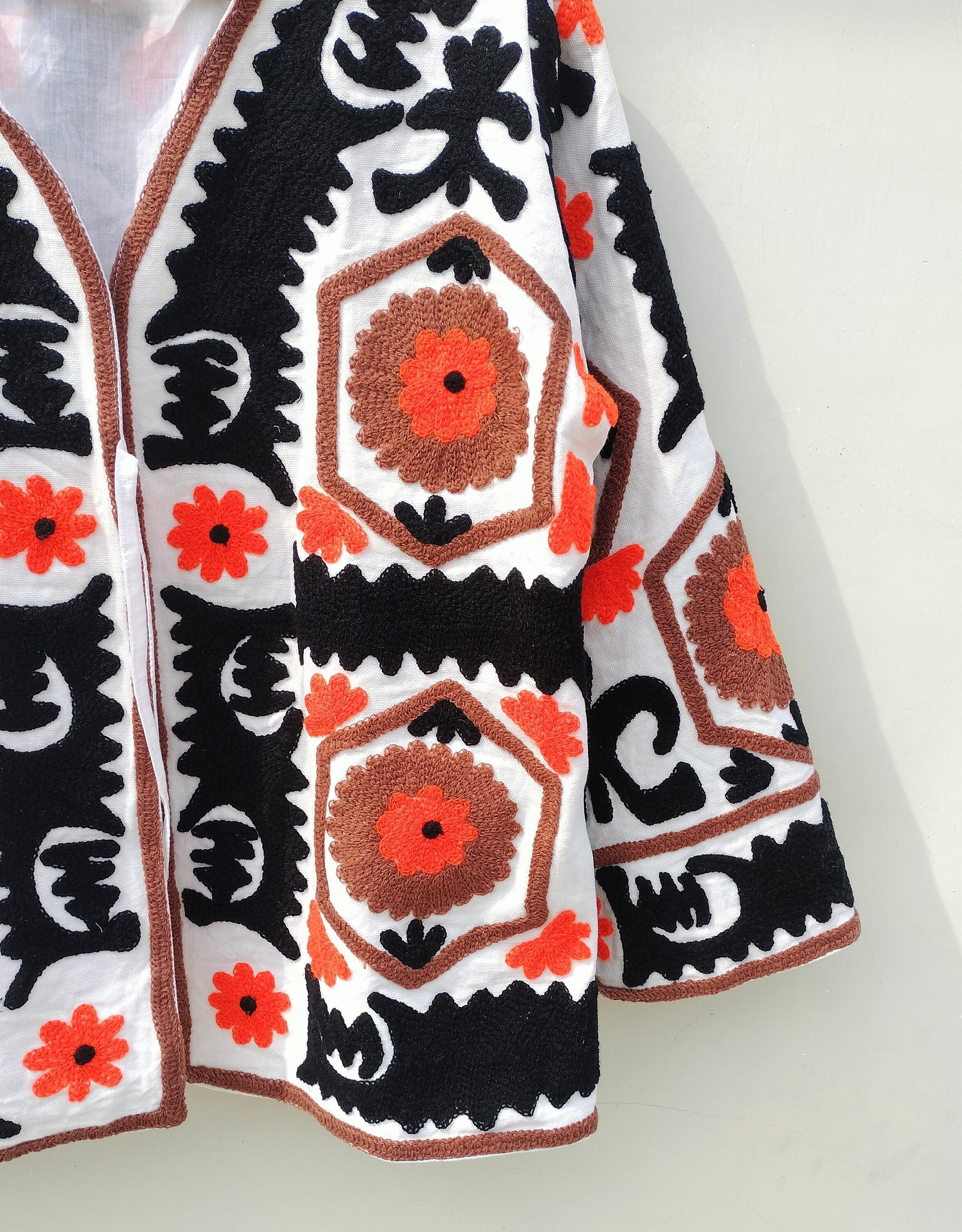 Vintage Suzani Embroidery Jacket Handmade Quilted Jacket Vintage Size M / US 6-8 / IT 42-44 - 6 Thumbnail