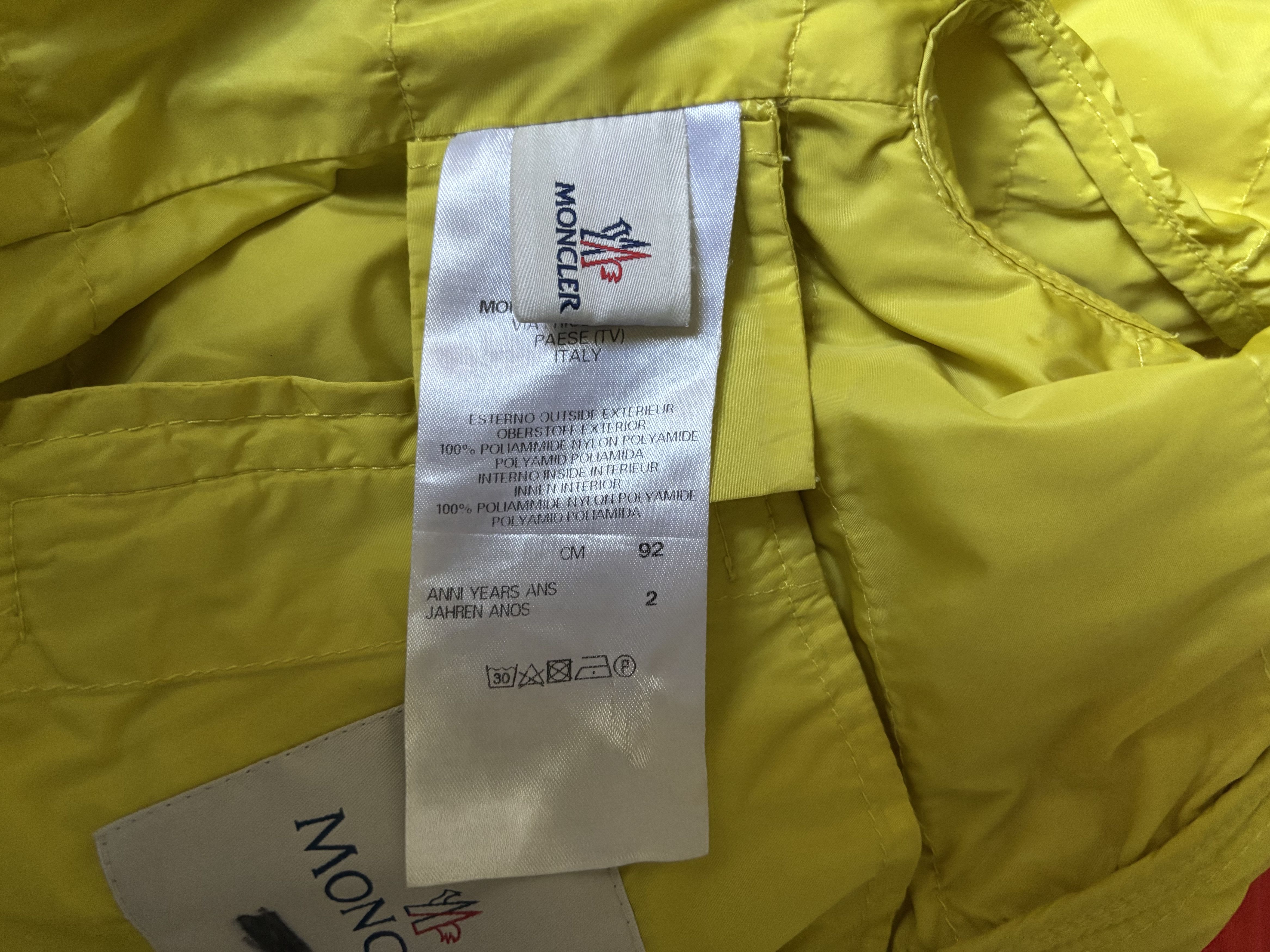 Moncler Moncler yellow puffer jacket kids Size US XXS / EU 40 - 9 Thumbnail