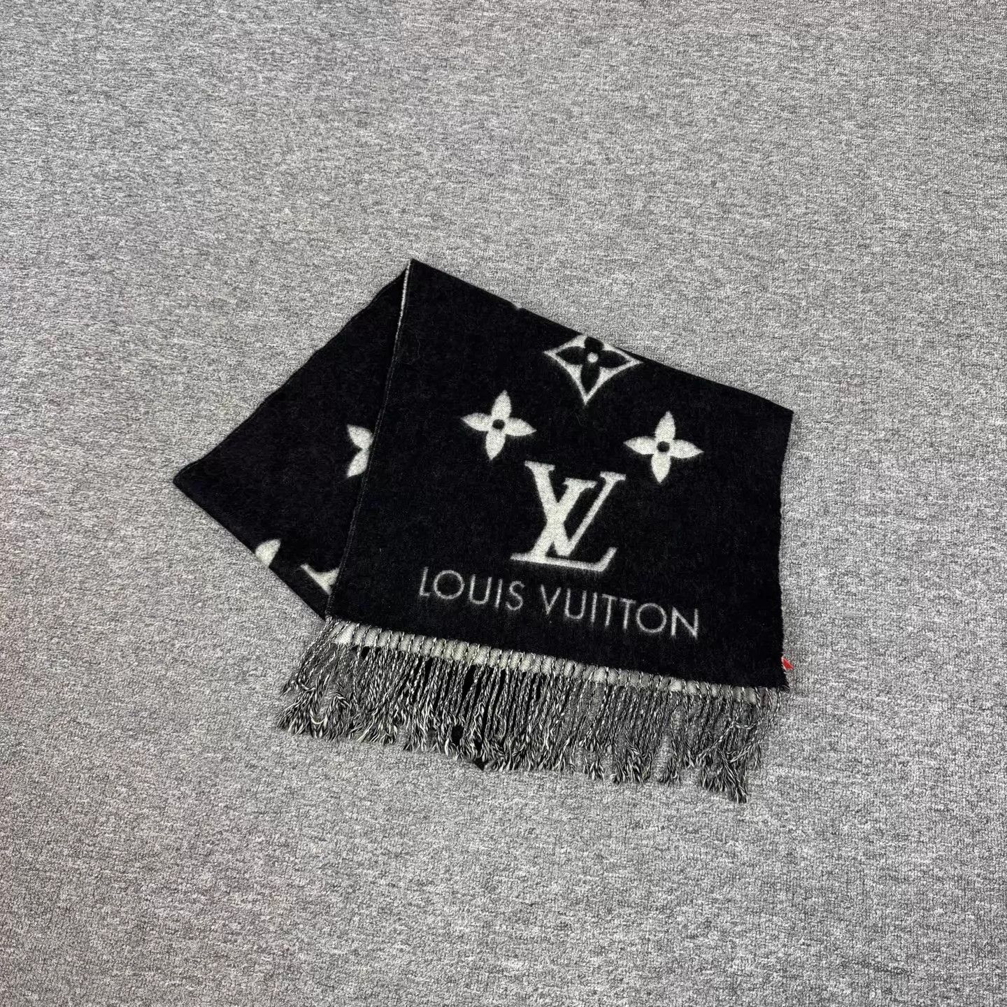Louis Vuitton LV Monogram Jacquard Double-Sided Cashmere Scarf 99 Size ONE SIZE - 2 Thumbnail