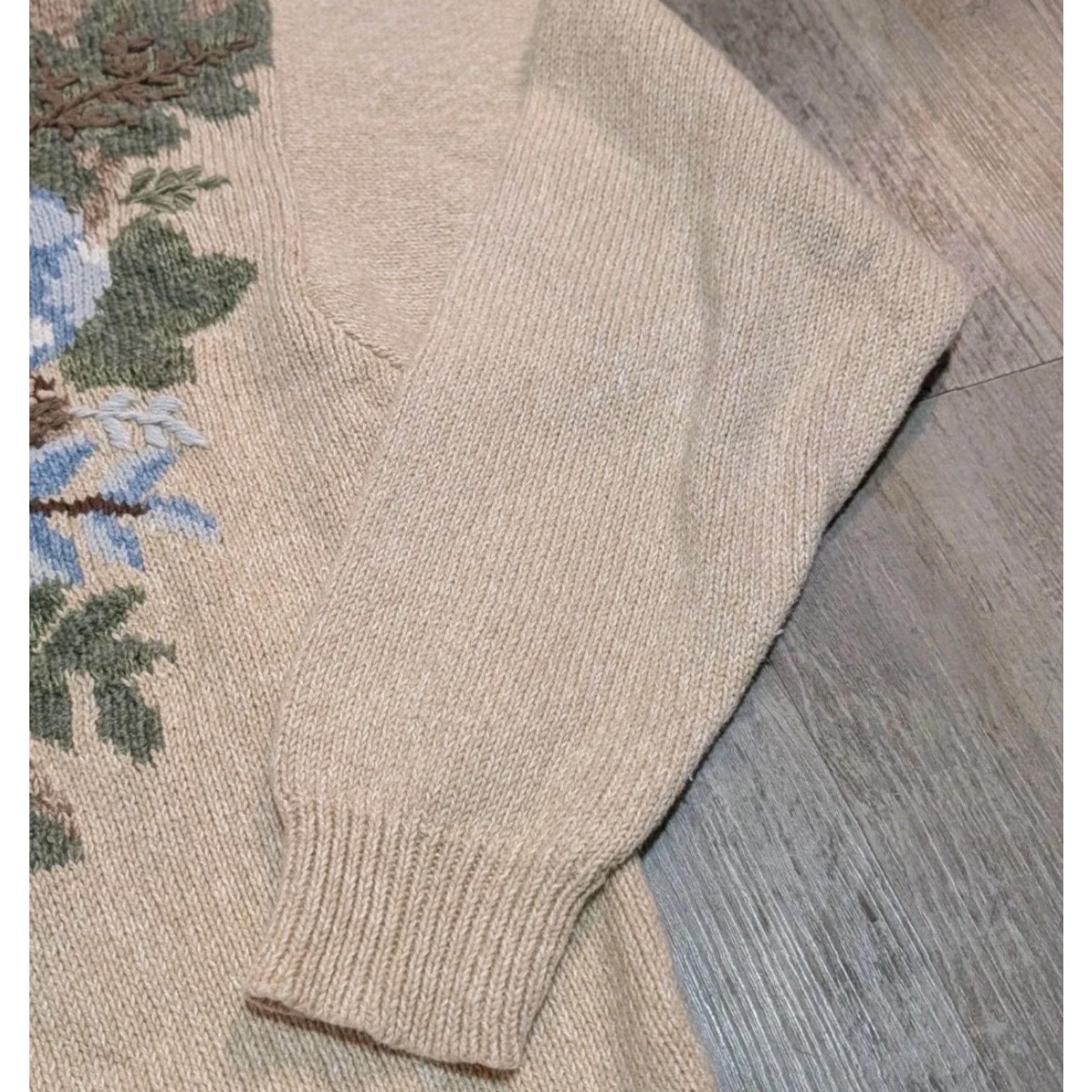 Jantzen VINTAGE Jantzen Sweater Womens M Beige Knit Crew Neck Floral Embroidered Raglan Long Sleeve Pullover Size M / US 6-8 / IT 42-44 - 3 Thumbnail