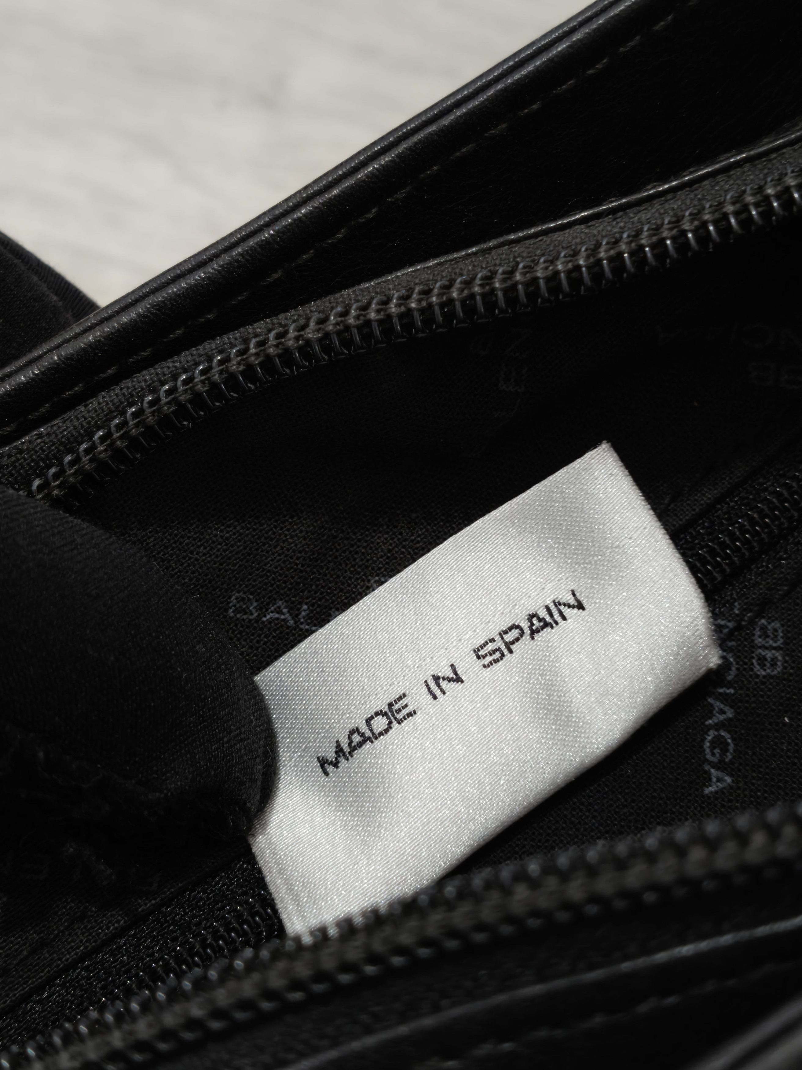 Balenciaga Vintage Balenciaga Black Leather Luxury Y2K Shoulder Bag Size ONE SIZE - 12 Thumbnail