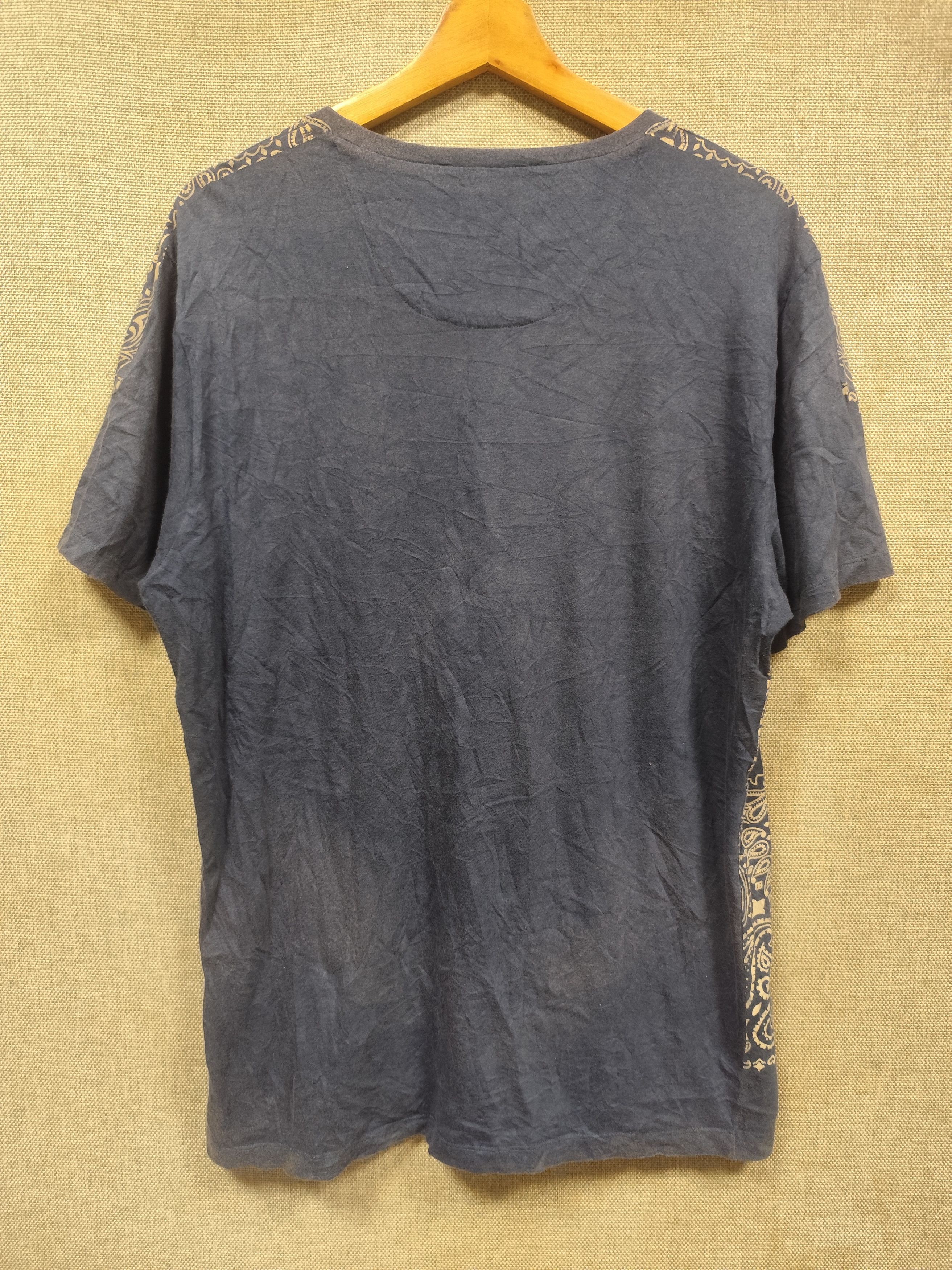 Gucci Gucci Vintage Bandana Paisley Crest T Shirt Size US M / EU 48-50 / 2 - 2 Thumbnail