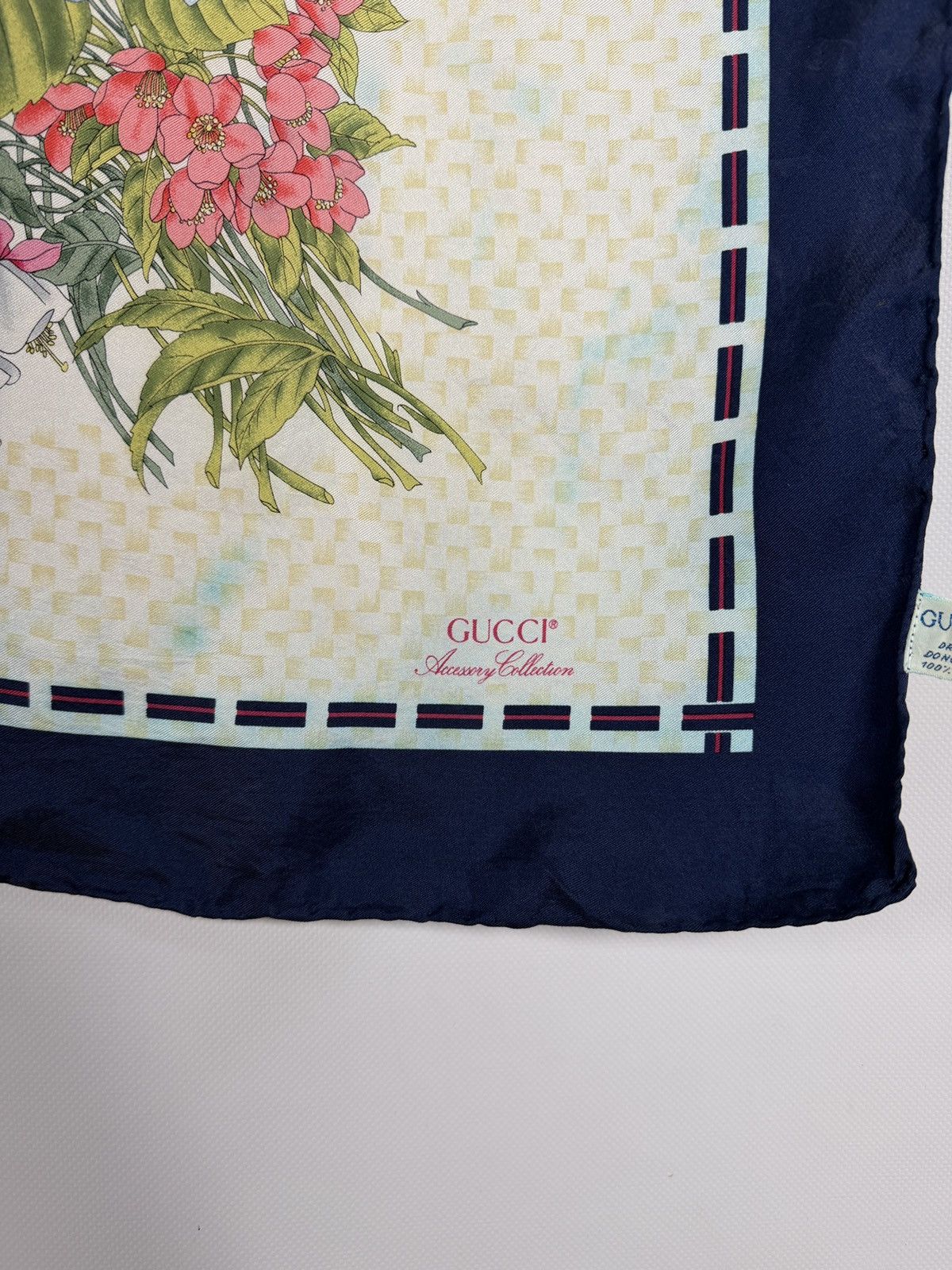 Gucci Rare Vintage Gucci Flora 100% Seta Silk Scarf Made in italy Size ONE SIZE - 6 Thumbnail