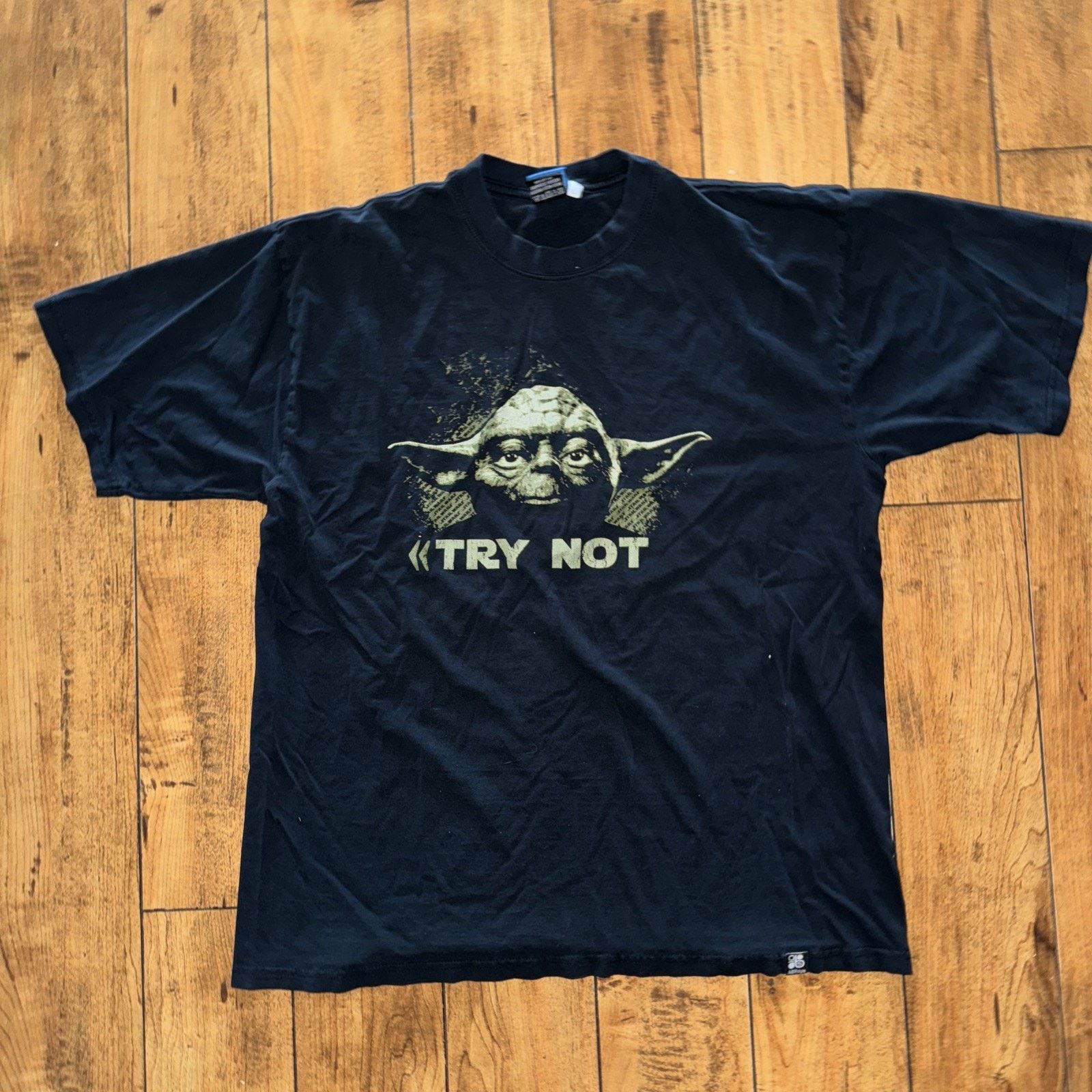 Star Wars × Vintage Vintage Yoda Try Not T-Shirt Large 21x27 Black Size US L / EU 52-54 / 3 - 1 Thumbnail