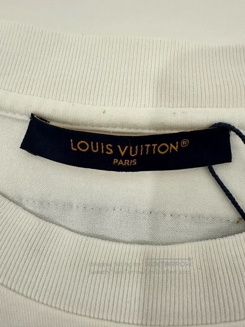 Louis Vuitton Louis Vuitton Logo embossed crewneck T-shirt Size US L / EU 52-54 / 3 - 4 Thumbnail