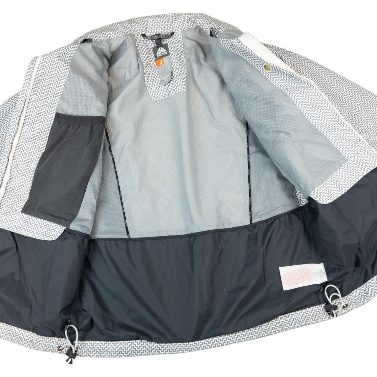 Nike ACG Vintage Nike ACG Zip Up Geometric Jacket Size L Size US L / EU 52-54 / 3 - 4 Thumbnail