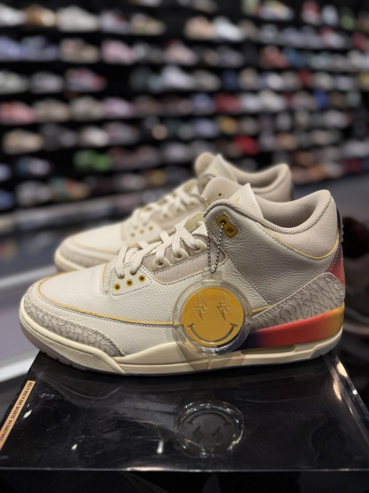 Jordan Brand 10.5 - Nike Air Jordan 3 Retro SP J Balvin Medellin Sunset Size US 10.5 / EU 43-44 - 3 Thumbnail