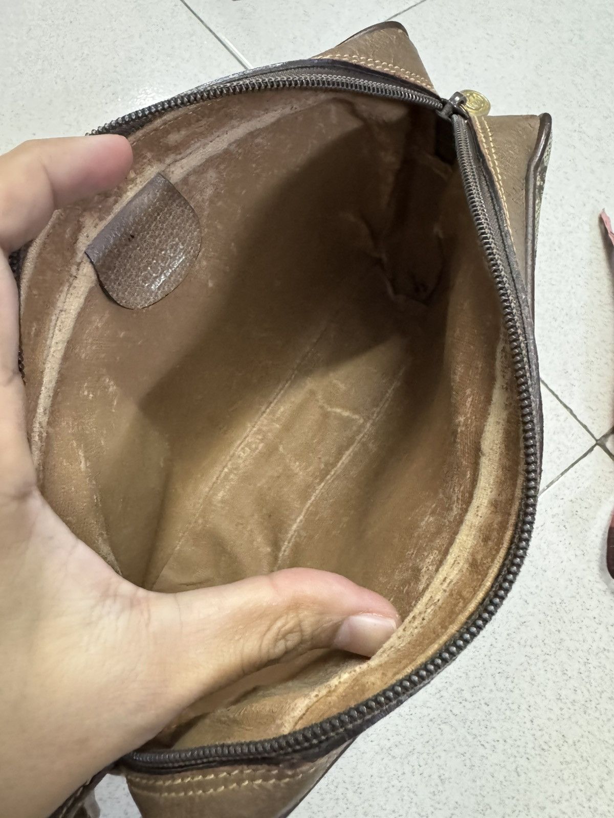 Gucci VINTAGE GUCCI FULL MONOGRAM CLUTCH BAG Size ONE SIZE - 8 Thumbnail