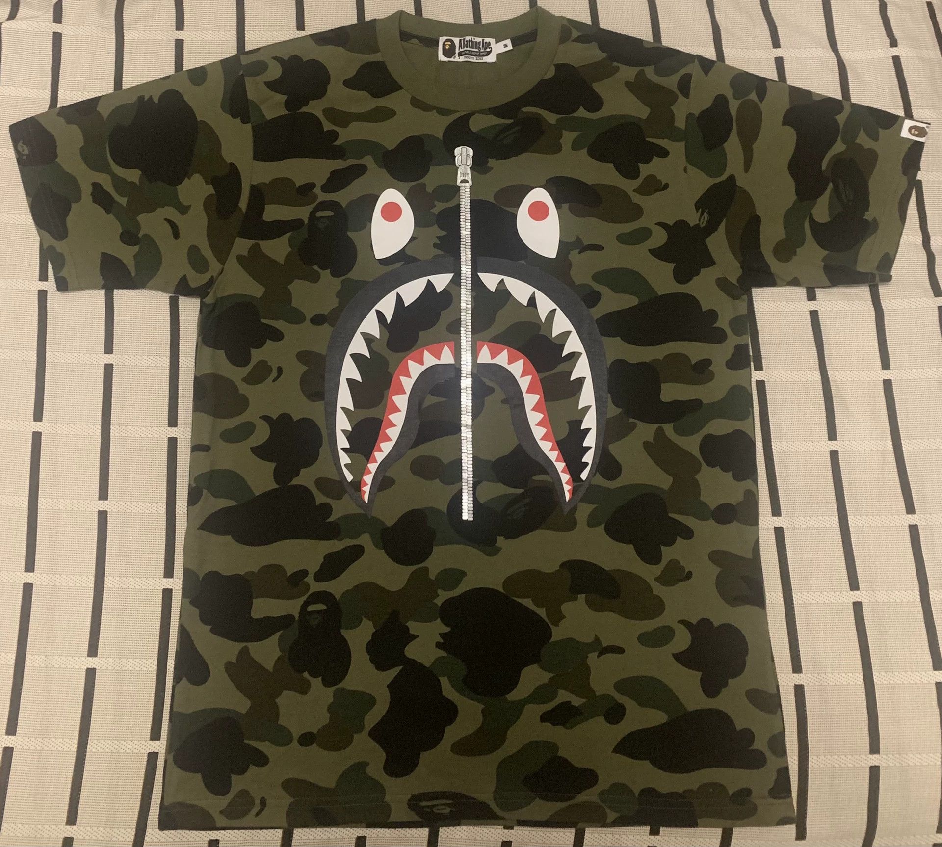 Bape Bape Shark Camo Green T-Shirt M Men Size US M / EU 48-50 / 2 - 1 Thumbnail