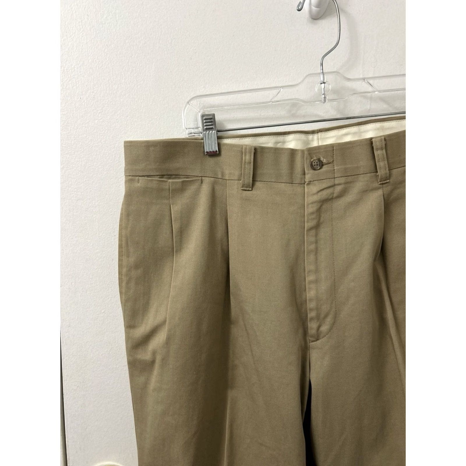 Vintage VINTAGE LL Bean Pants Mens 36x31 Khaki Chino Pleated Straight Leg Wool? No, Cotton Beige Tan 5-Pocket Zipper Button Classic Slim? (Please ignore) Size US 36 / EU 52 - 4 Thumbnail