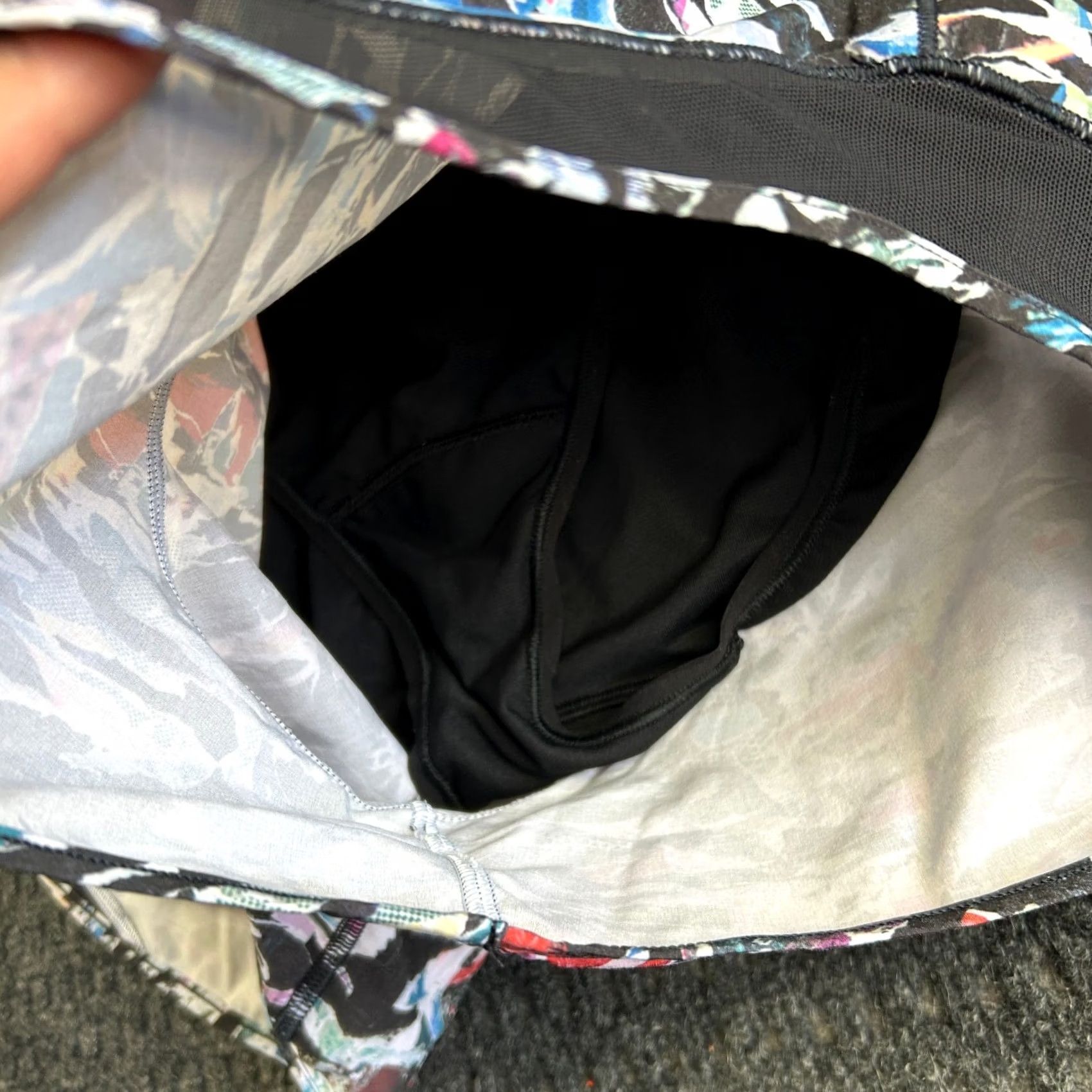 Lululemon Lululemon Hotty Hot Shorts 4” Inseam 8 Multi Color Athleisure Women Size 30" / US 8 / IT 44 - 4 Thumbnail