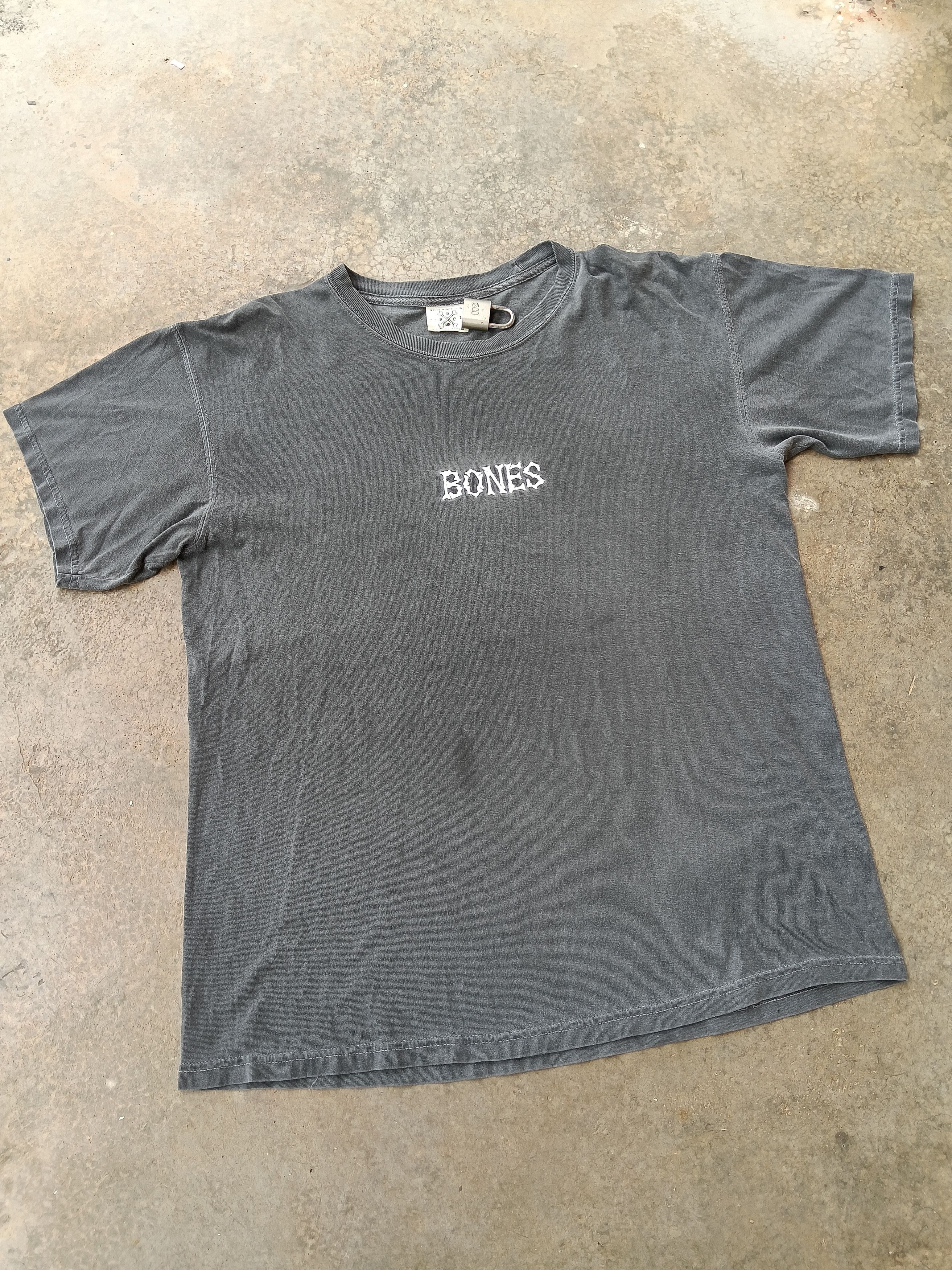 Bones Vintage bones embroidered Sun faded Size US L / EU 52-54 / 3 - 2 Thumbnail