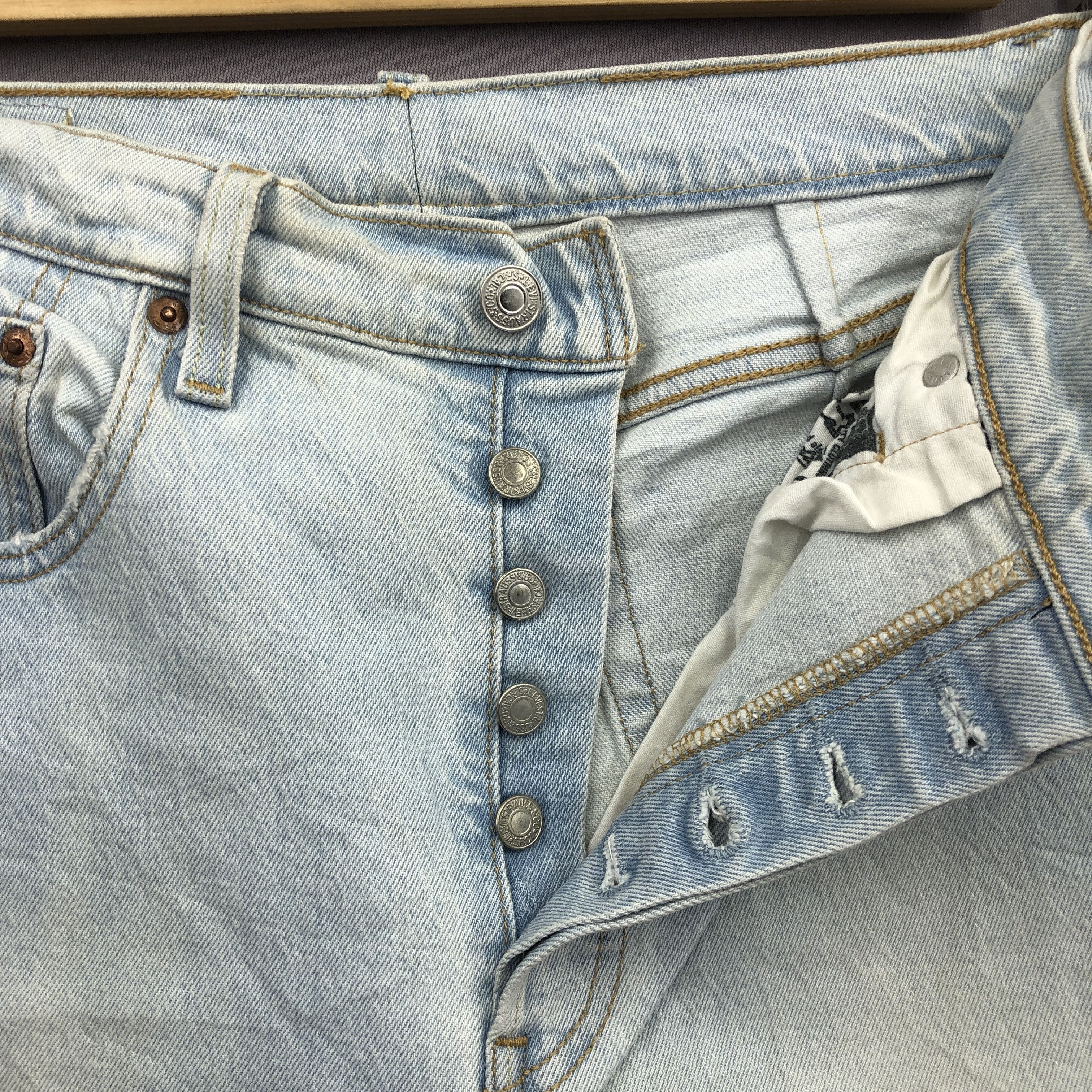 Levi's Vintage Levis 501 Sun Faded Light Wash Jeans Ripped Denim Size 28" / US 6 / IT 42 - 5 Thumbnail