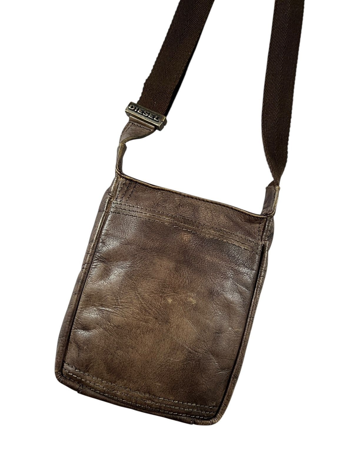 Diesel 2000s Diesel Patina Leather Sling Bag Size ONE SIZE - 4 Thumbnail