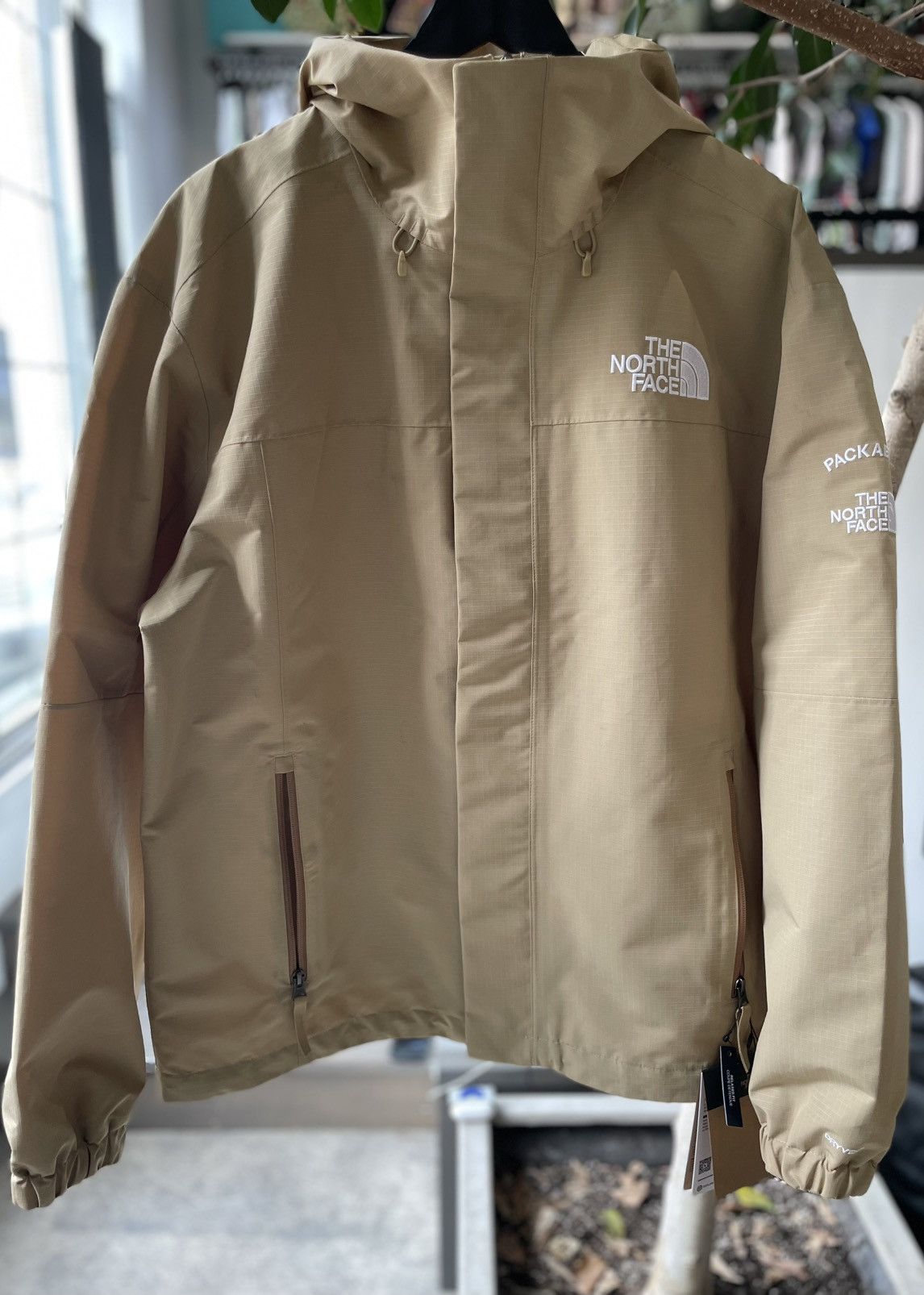 The North Face North Face Men's Packable Hooded Jacket Size US M / EU 48-50 / 2 - 1 Thumbnail