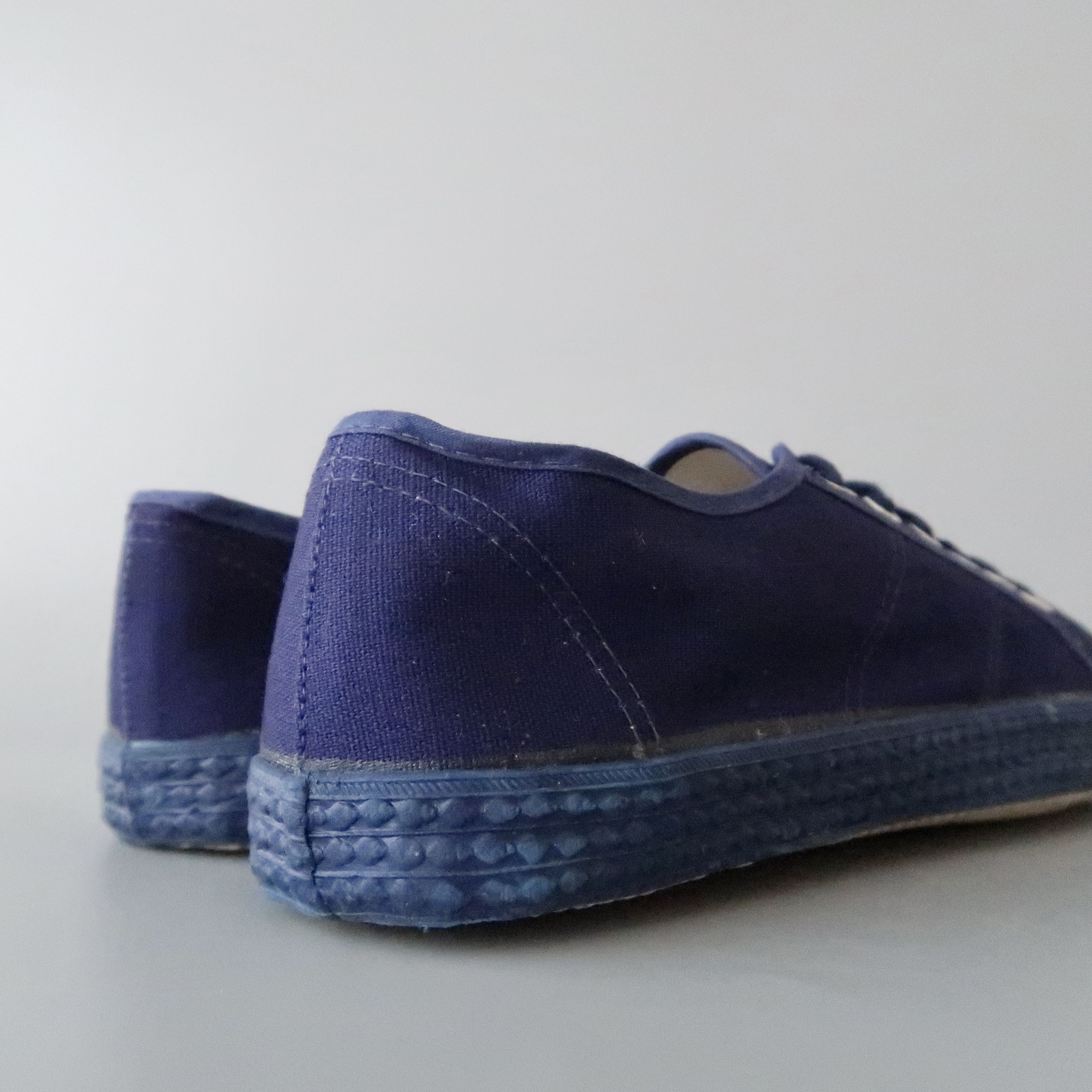 Vintage DEADSTOCK, VTG 1970s Swedish Army gym trainers size 40 Size US 7 / EU 40 - 5 Thumbnail