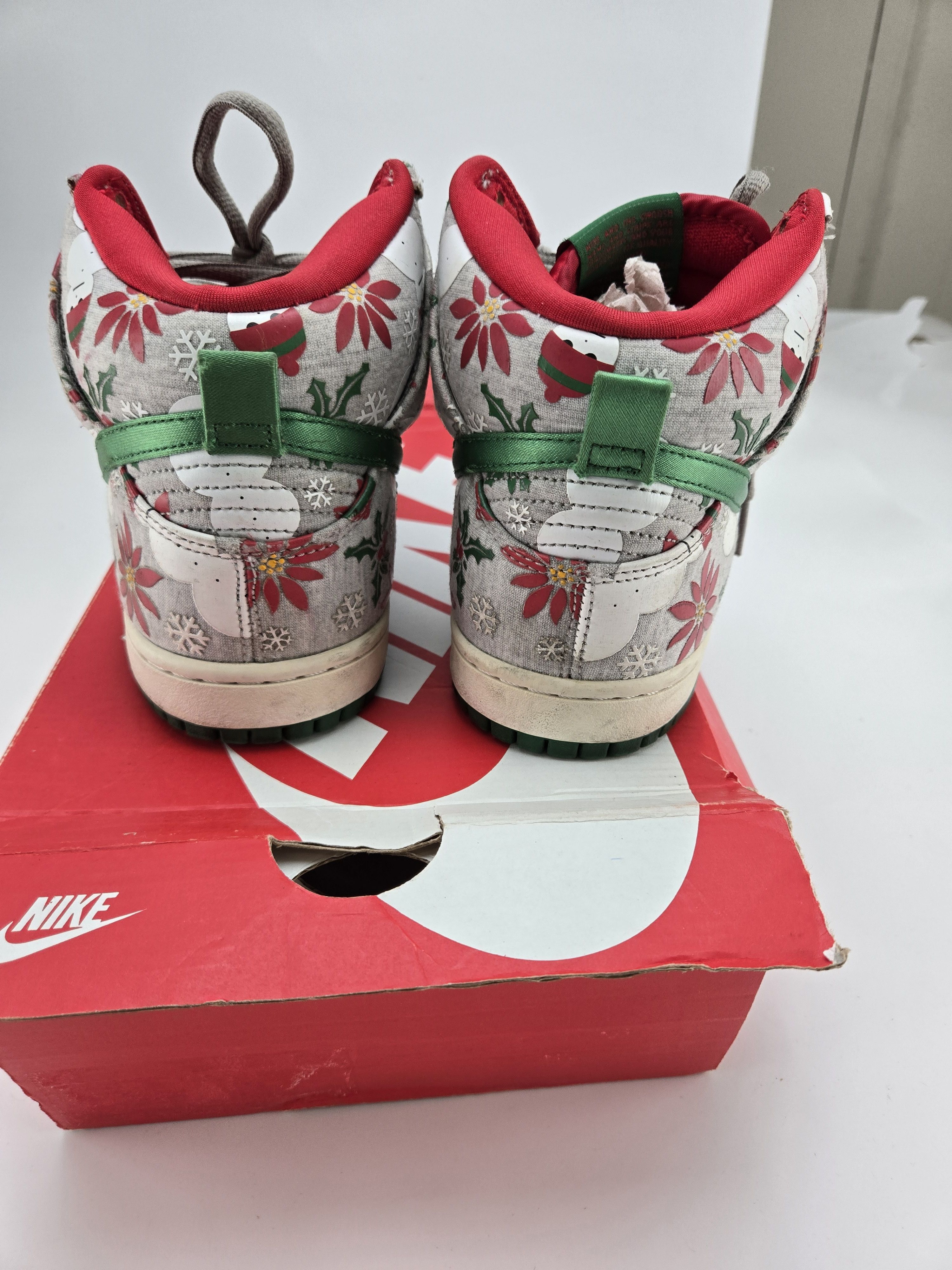 Nike Nike SB Dunk Ugly Christmas Sweater Grey Size US 8 / EU 41 - 4 Thumbnail