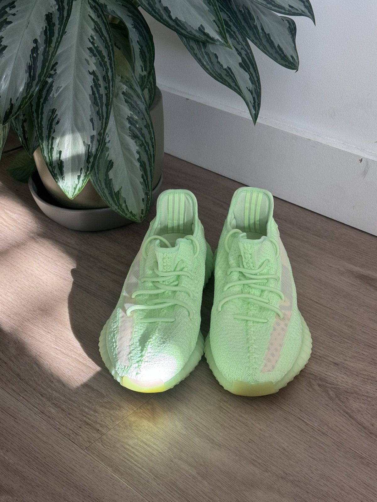 Adidas adidas Yeezy Boost 350 V2 Size US 9.5 / EU 42-43 - 1 Thumbnail