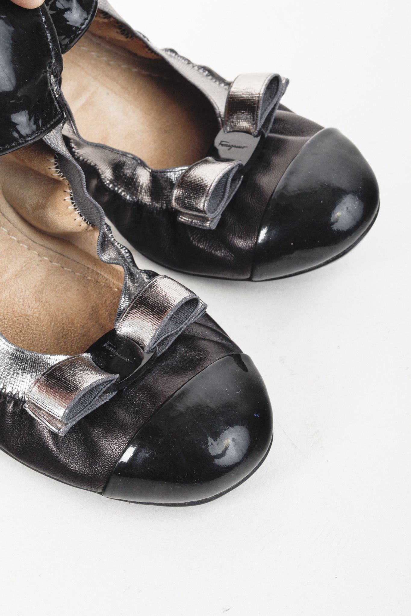 Salvatore Ferragamo Salvatore Ferragamo Black Silver Vara Patent Ballet Flat Size US 5 / IT 35 - 6 Thumbnail