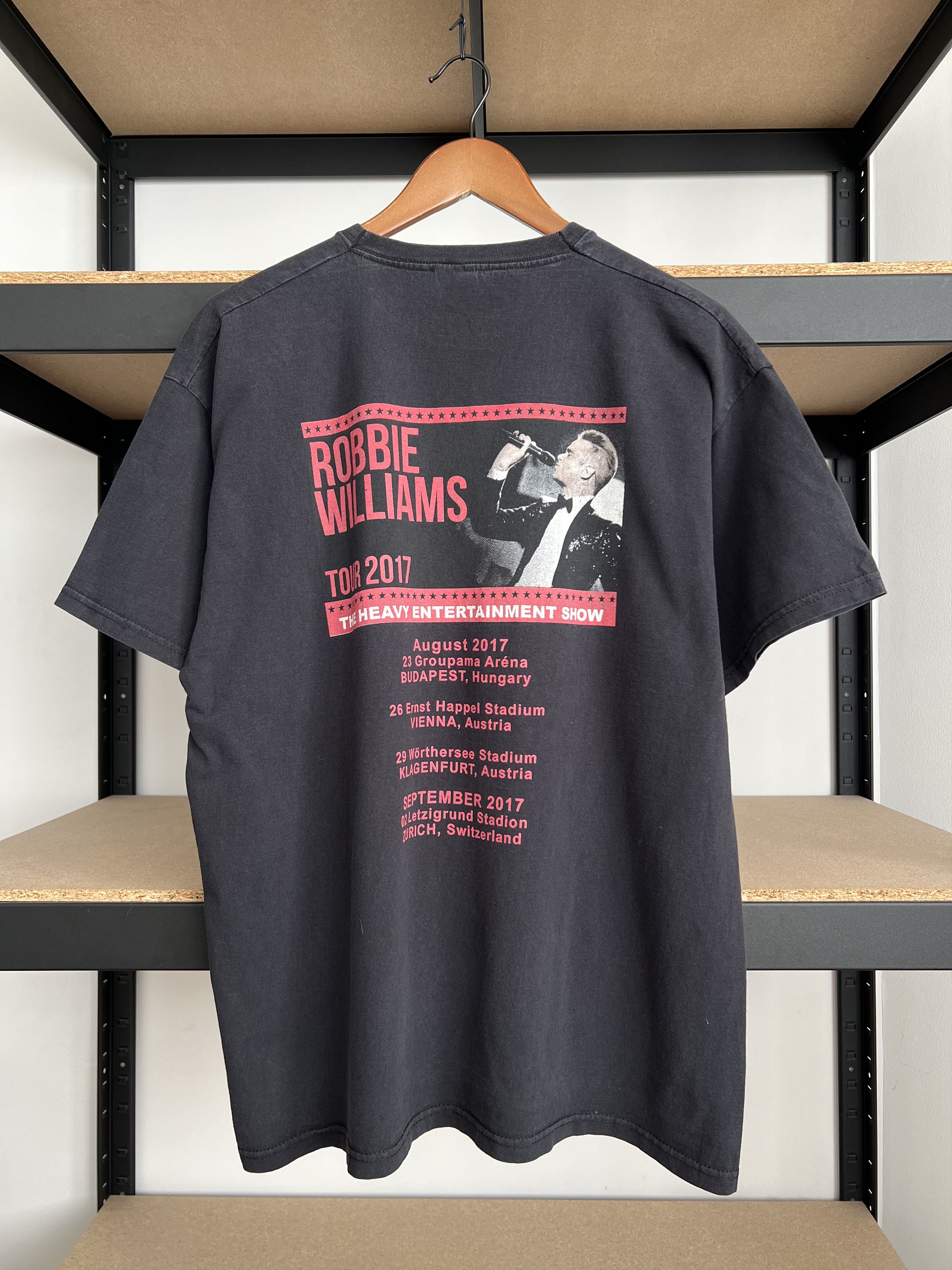 Band Tees Vintage 2017 Robbie Williams Tour Black T-shirt Size US XL / EU 56 / 4 - 2 Thumbnail