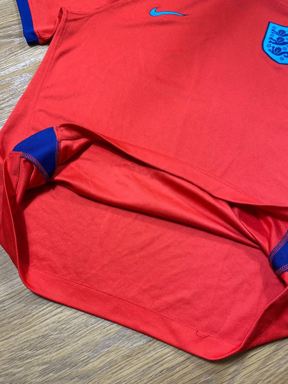 Nike × Vintage 90s Nike Central Swoosh Vintage Y2K Oversized Retro T-Shirt Size US L / EU 52-54 / 3 - 9 Thumbnail