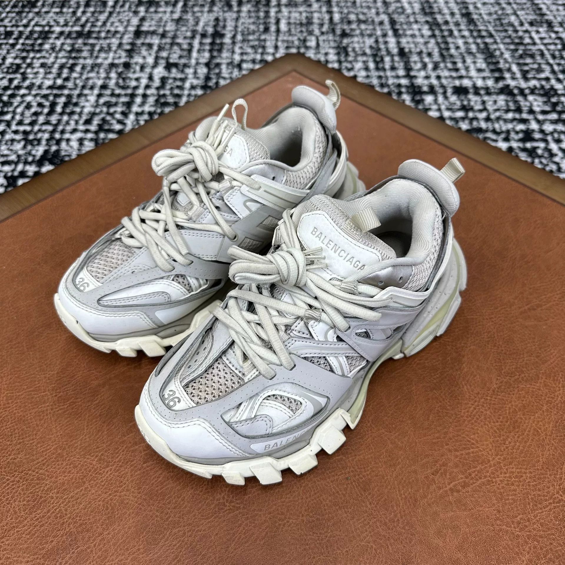 Balenciaga Balenciaga Brown Lowtop Sneakers it_36 Women Size US 6 / IT 36 - 1 Thumbnail