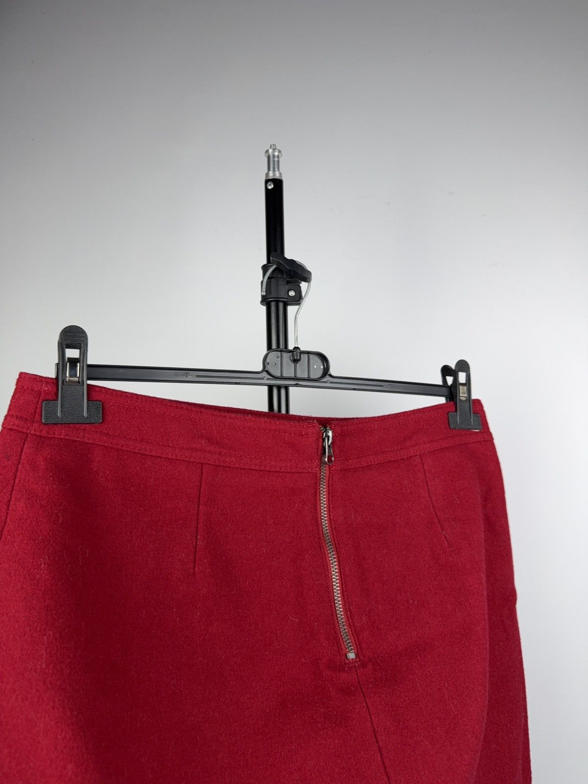 Benetton Luxury Vintage 00s Red Wool Mini Skirt with Zipper Pockets Size 28" / US 6 / IT 42 - 6 Thumbnail