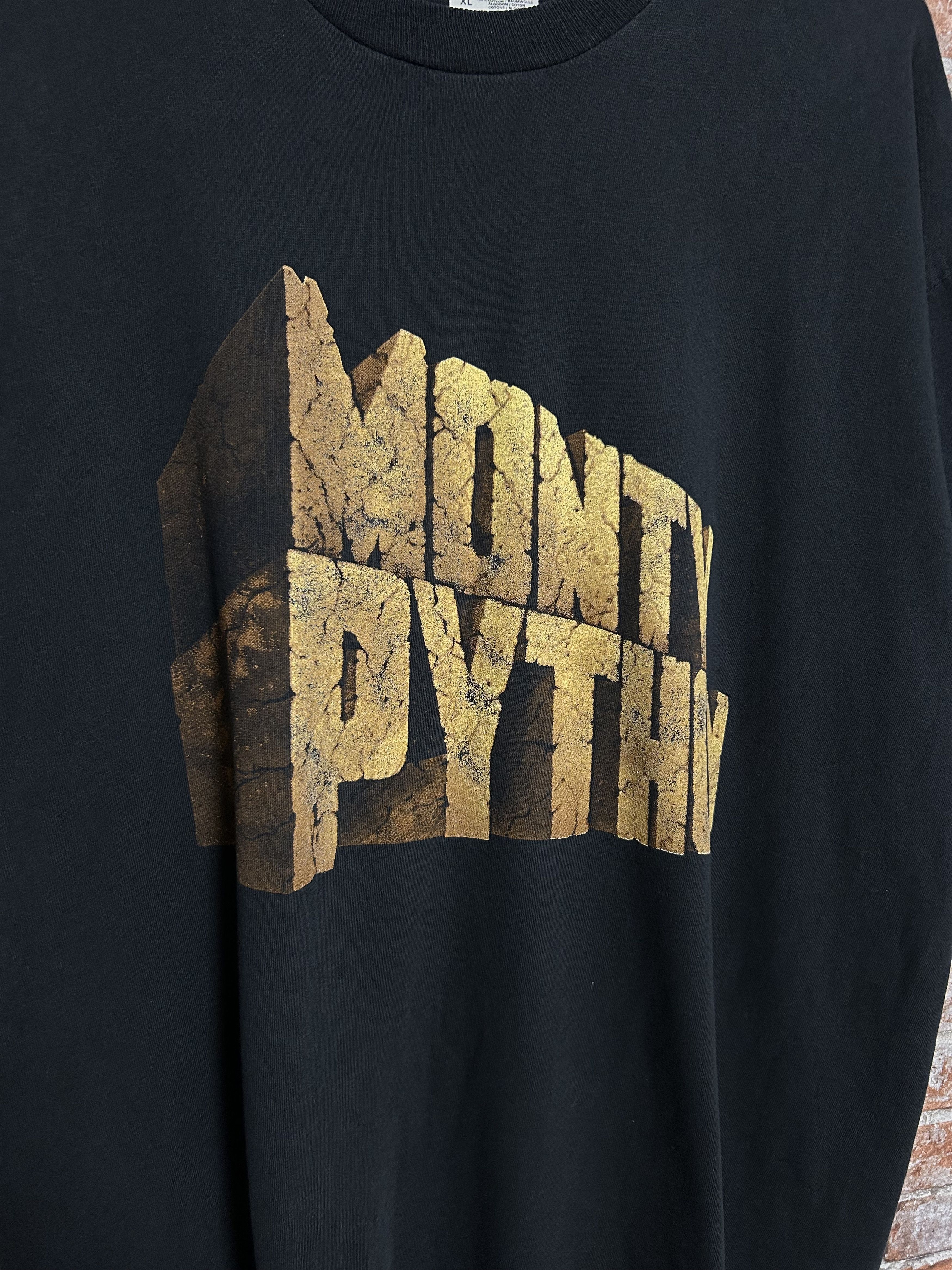 Band Tees Vintage 90s Monty Python "Flying Circus" TV Series T-shirt Size US XL / EU 56 / 4 - 3 Thumbnail