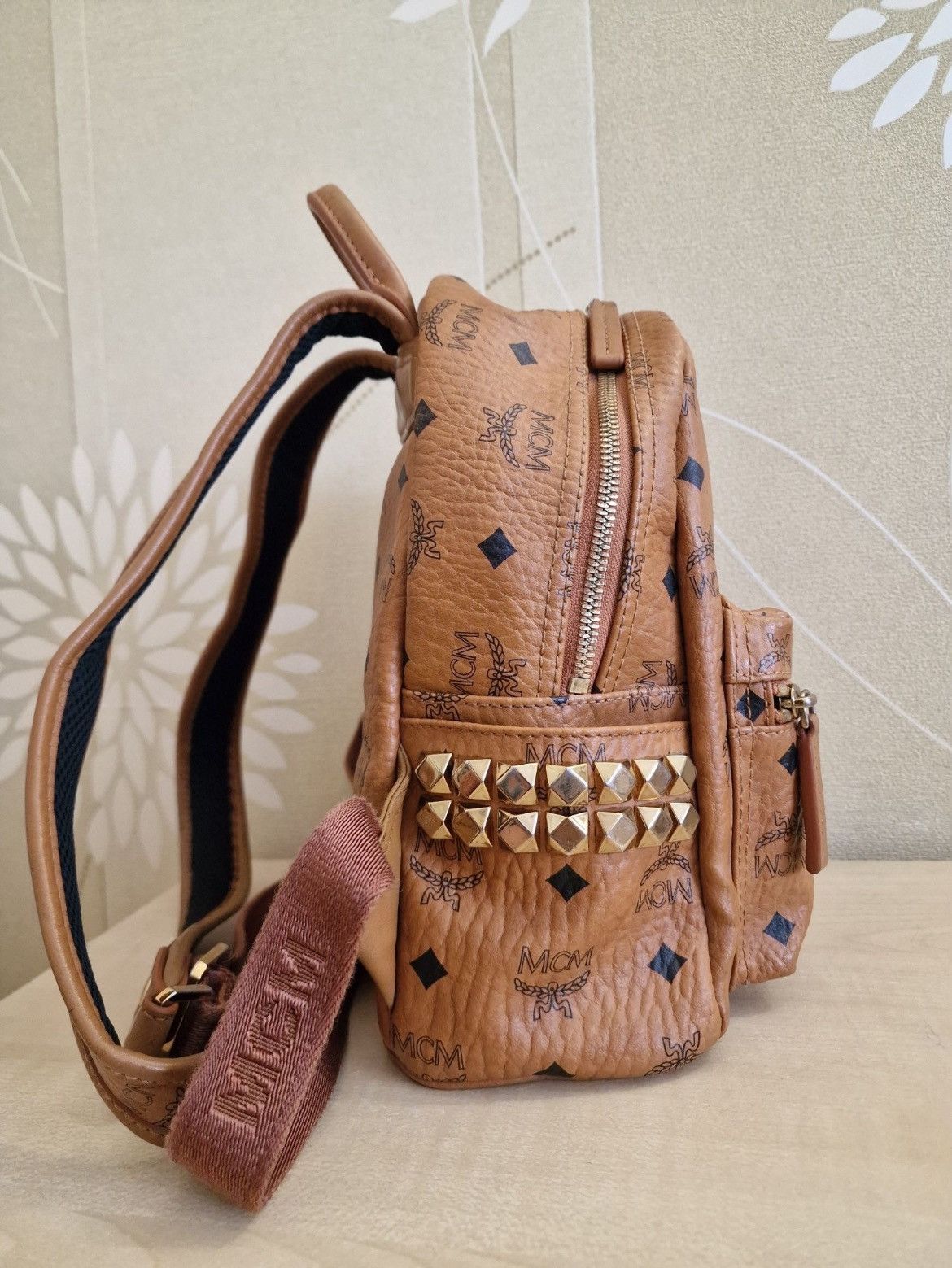 Designer RRP 900$ MCM Munchen w9614 visetos studded mini backpack sta Size ONE SIZE - 3 Thumbnail