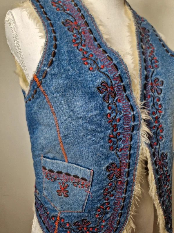 Vintage Vintage y2k faux fur folk vest Size S / US 4 / IT 40 - 3 Thumbnail