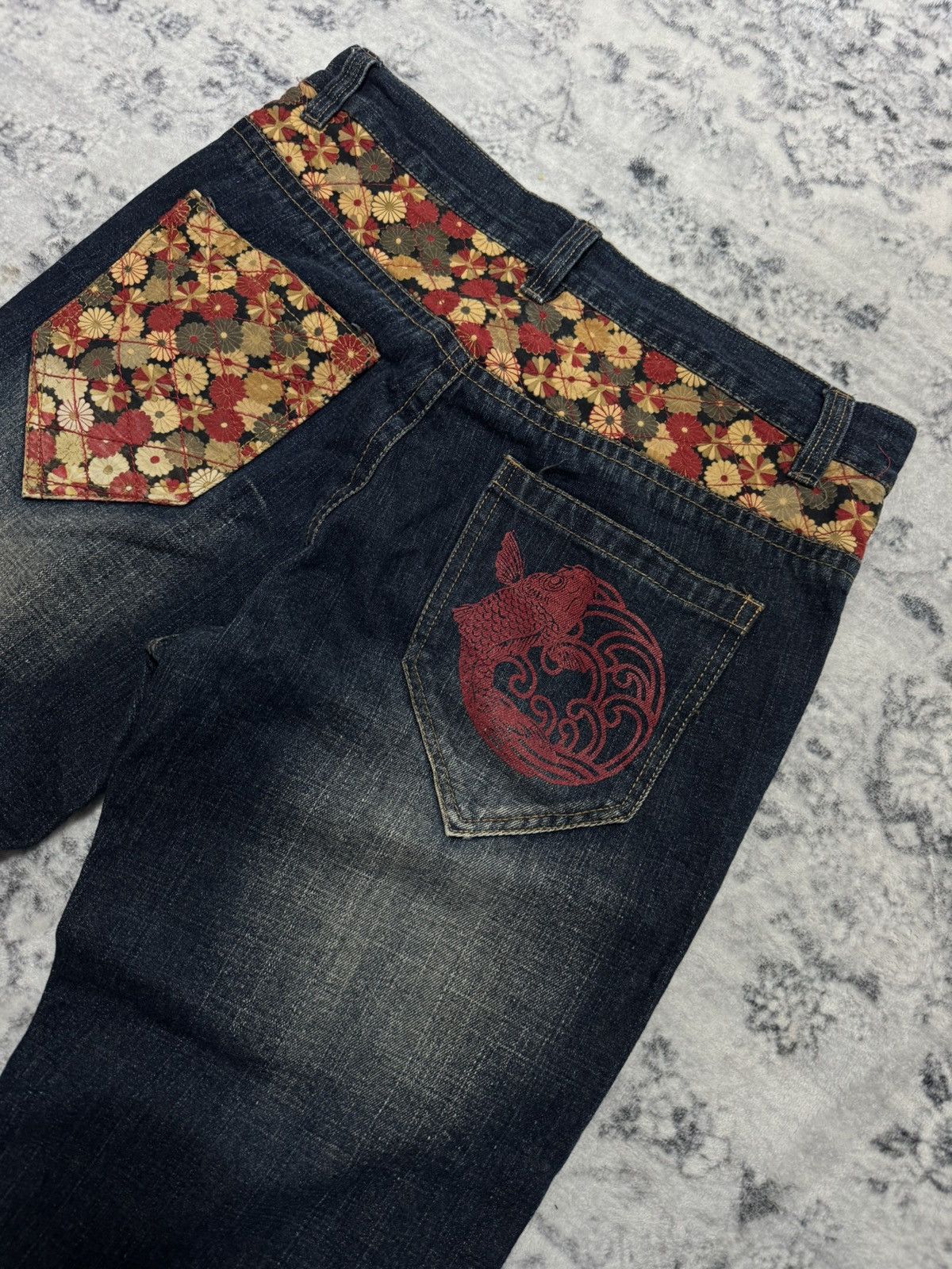 Japanese Brand JAPANESE BRAND KOI FISH KARAKURI STYLE DISTERSSED DENIM JEAN Size US 32 / EU 48 - 11 Thumbnail